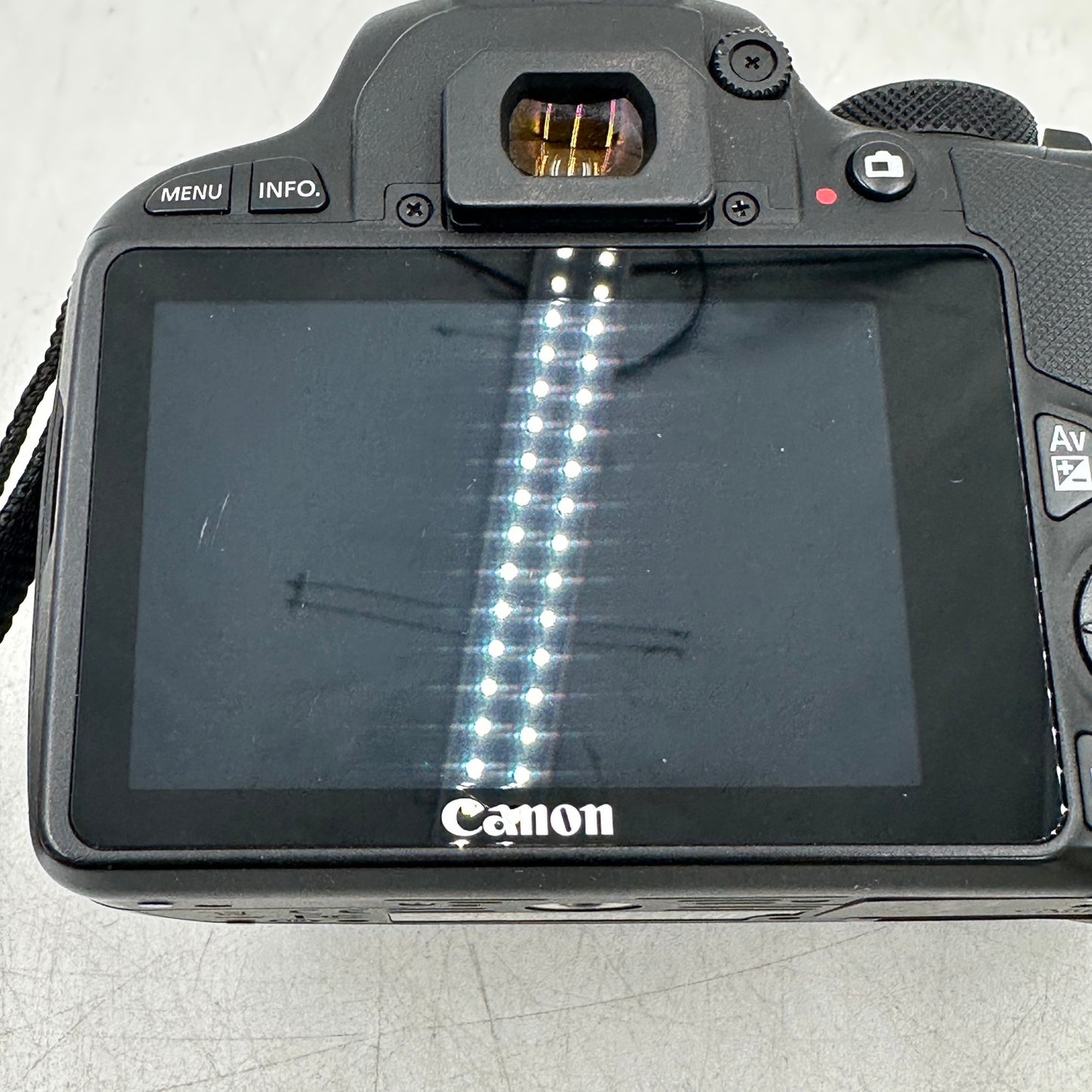 Canon EOS Rebel SL1 18.0MP Digital SLR Camera 5775 SC W/ EFS 18-55mm Lens Kit