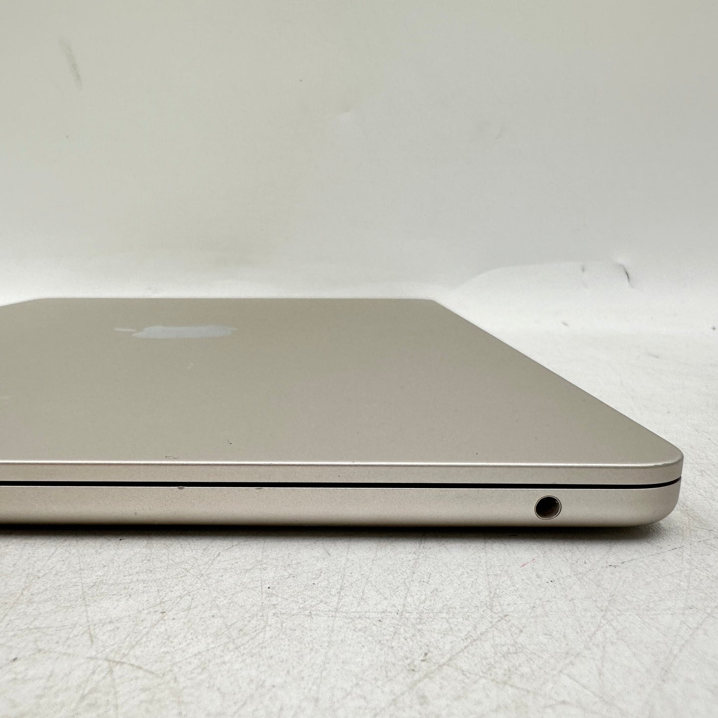 2022 Apple MacBook Air 13.6" M2 8C GPU 3.5GHz 16GB RAM 256GB SSD A2681