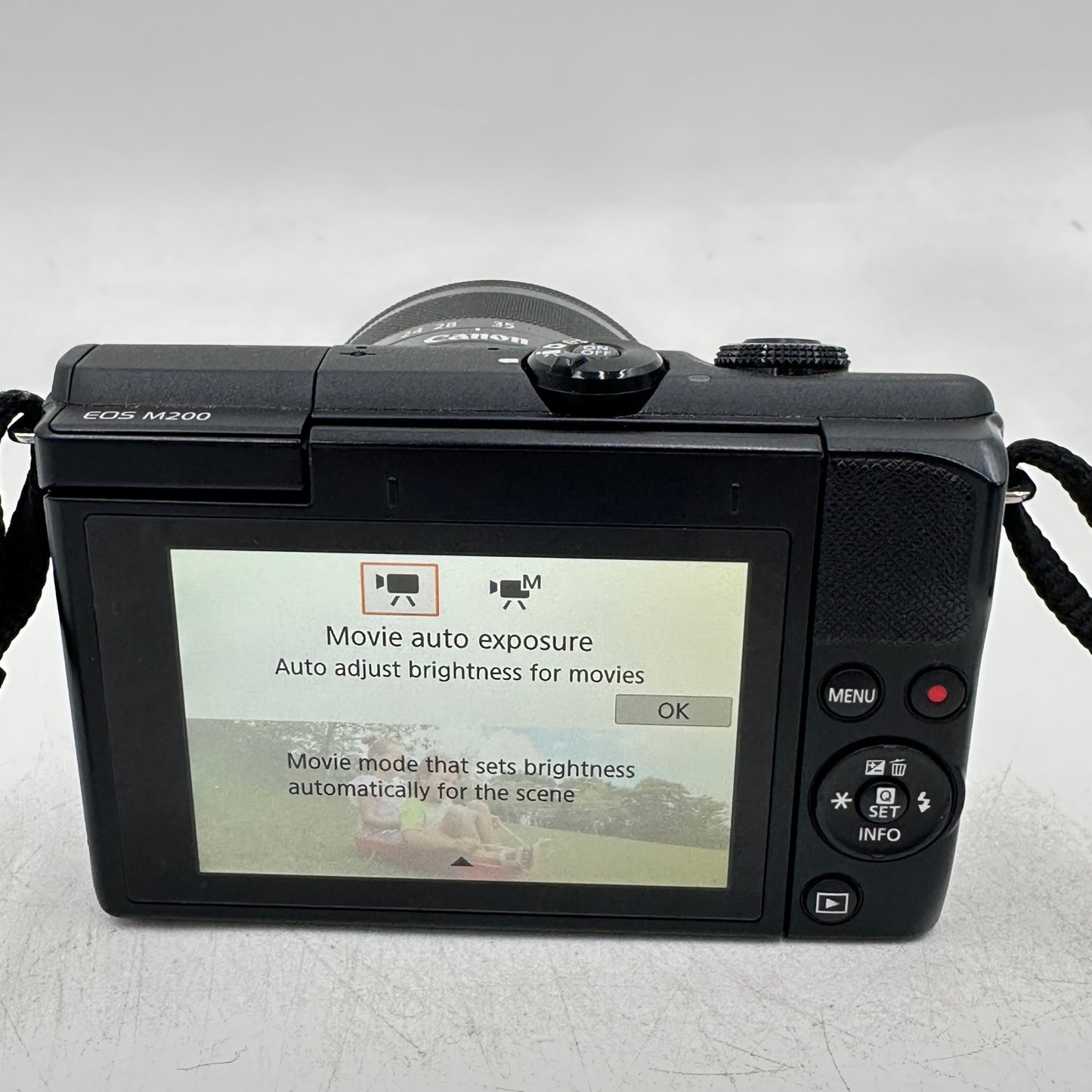 Canon EOS M200 24.1MP Mirrorless Camera w/ 15-45mm Lens
