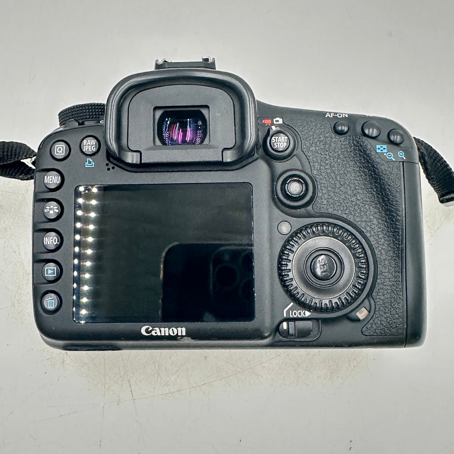 Canon EOS 7D 18.0MP Digital SLR Camera 47463 SC w/ 18-55mm Lens & Extras