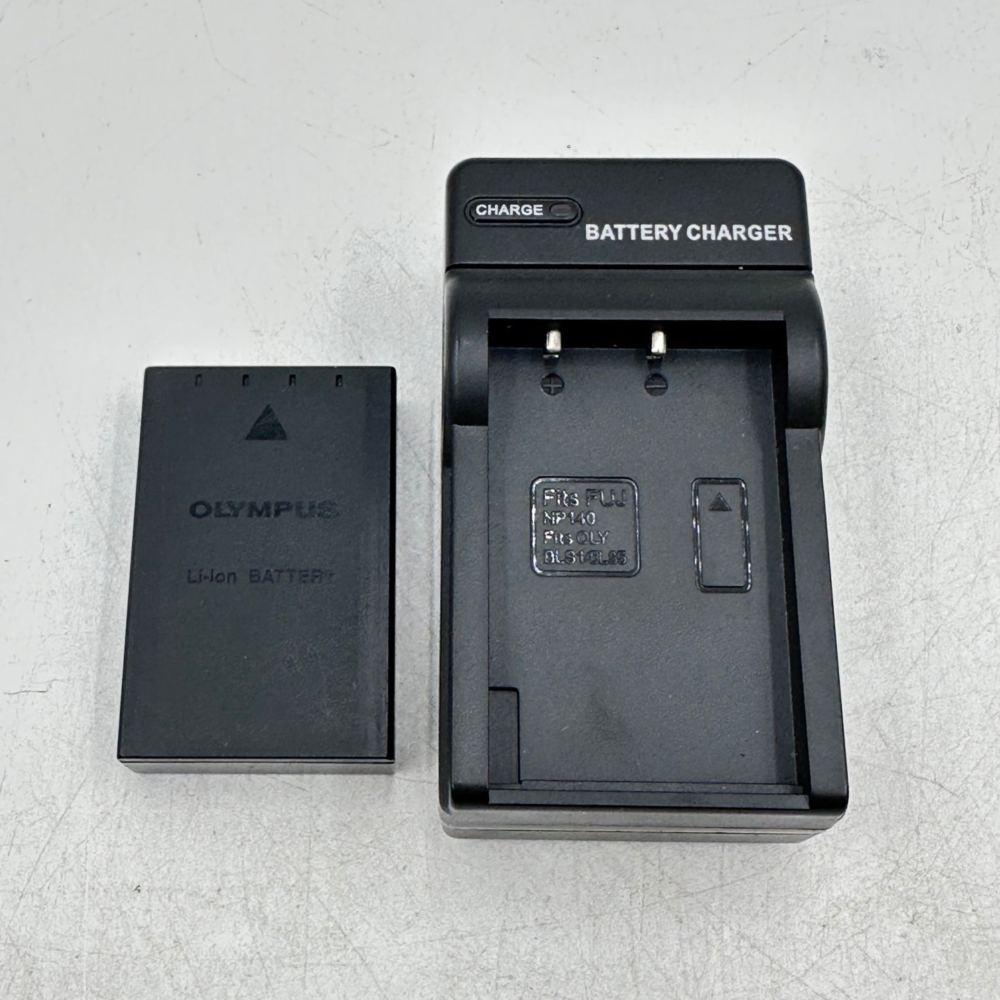 Olympus Pen E-P2 12.3MP Micro-FourThirds Mirrorless Camera 28460 SC FAIR READ