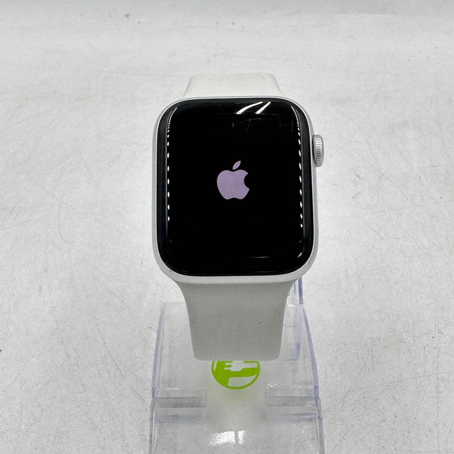 Unlocked Apple Watch SE 2nd Gen 44MM Silver Aluminum w/ White Sport Band MNU13LL/A