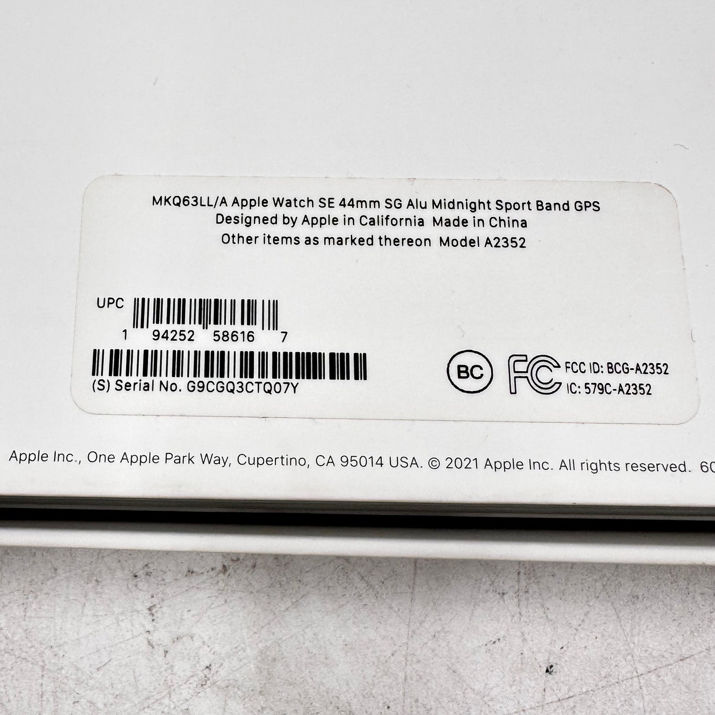 GPS Only Apple Watch SE 1st Gen 44MM Black Aluminum + Black Sport Band A2352