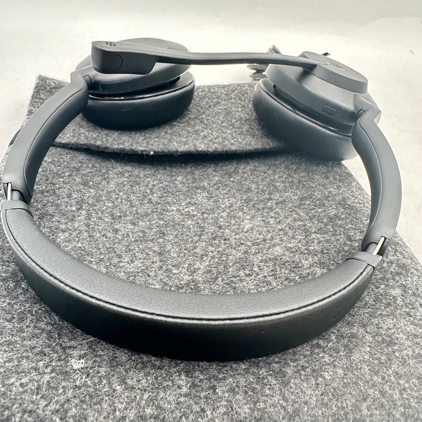 Jabra Evolve2 30 SE Wired Over-Ear Stereo Headset Black HSC141