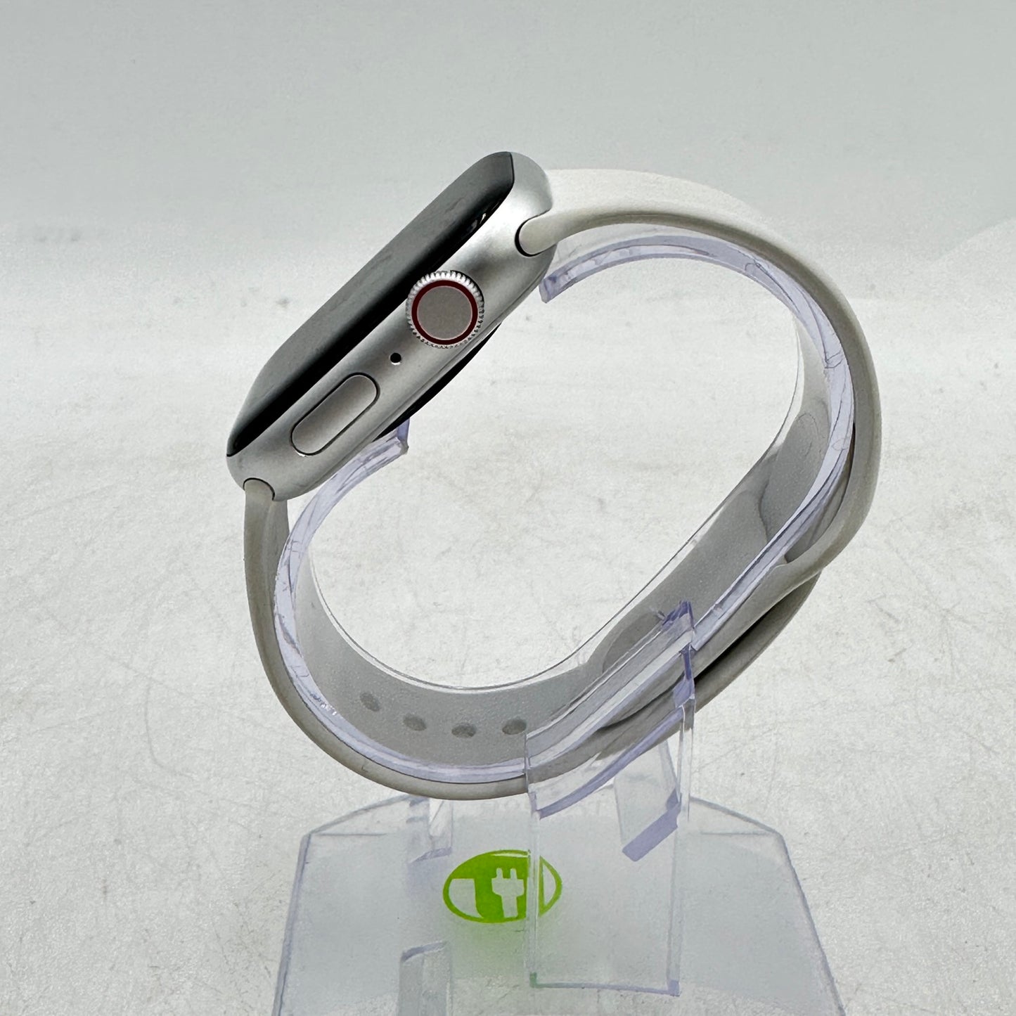 Unlocked Apple Watch SE 2nd Gen 44MM Silver Aluminum w/ White Sport Band MNU13LL/A