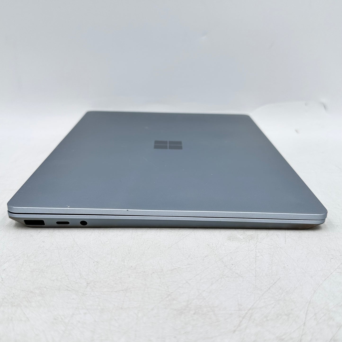 Microsoft Surface Go 1943 12.4" i5-1035G1 1.0GHz 8GB RAM 128GB SSD + Charger