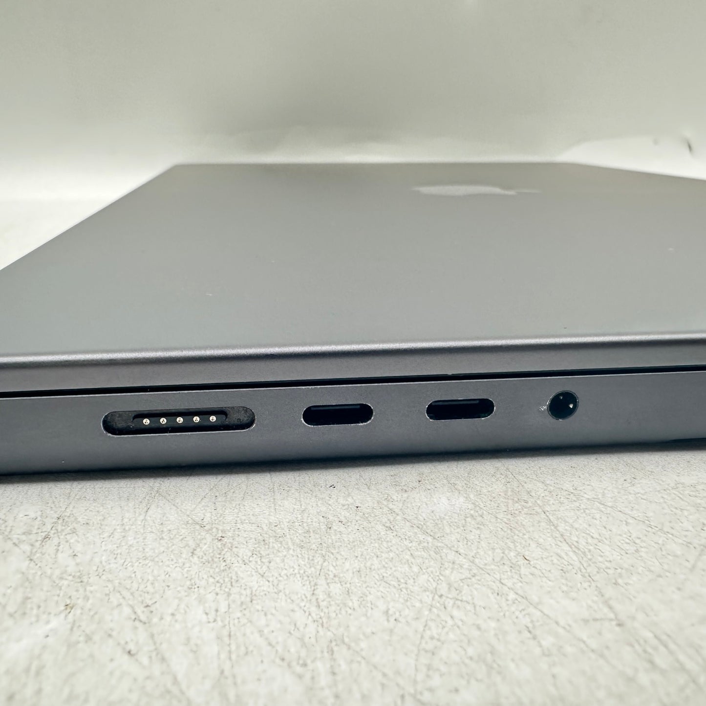 2024 Apple MacBook Pro 16" M4 Max 32C GPU 4.5GHz 36GB RAM 1TB SSD MX303LL/A