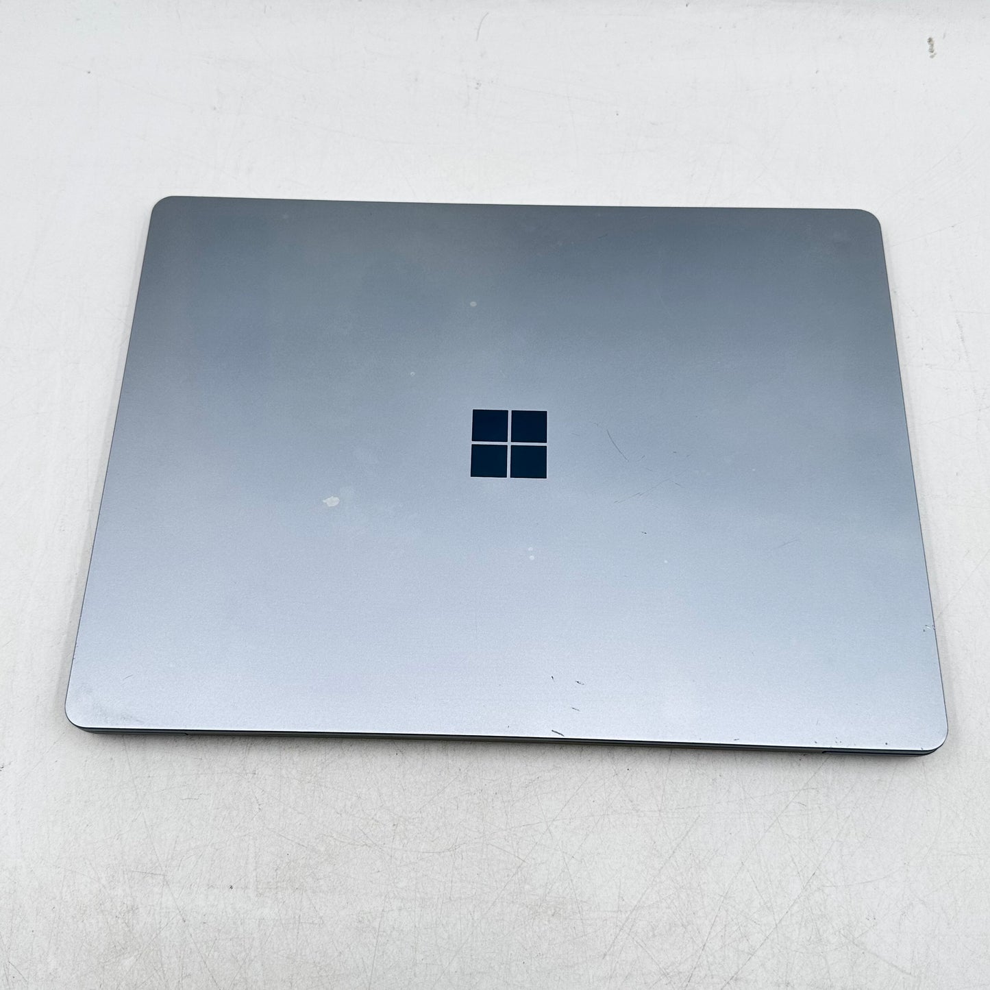 Microsoft Surface Go 1943 12.4" i5-1035G1 1.0GHz 8GB RAM 128GB SSD + Charger