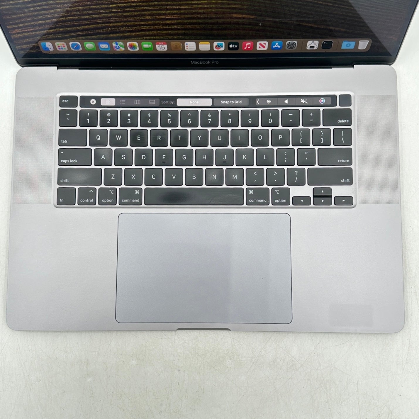 2019 Apple MacBook Pro 16" i7-9750H 2.6GHz 16GB RAM 512GB SSD 5300M A2141