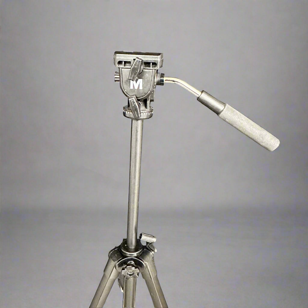 Magnus VT-100 Tripod System with 2-Way Pan Head VT100