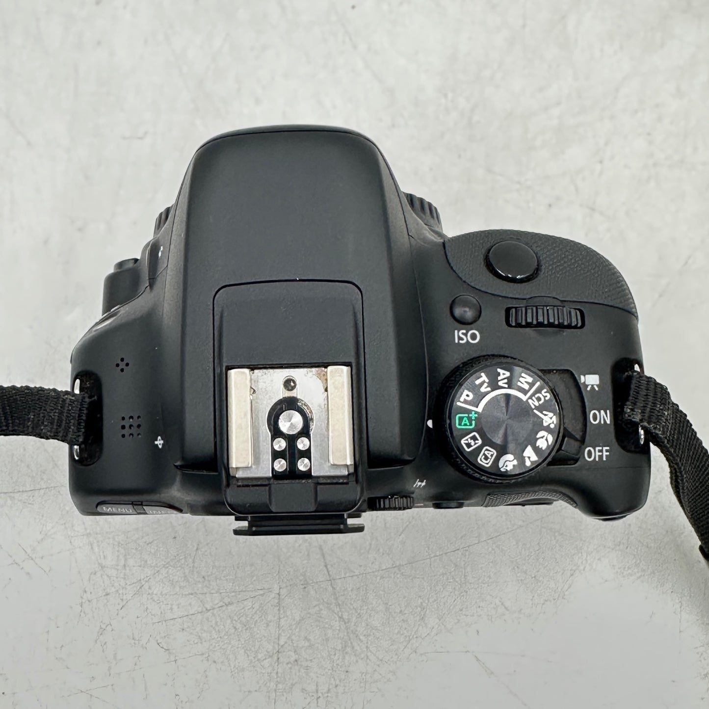 Canon EOS Rebel SL1 18.0MP Digital SLR Camera 5775 SC W/ EFS 18-55mm Lens Kit