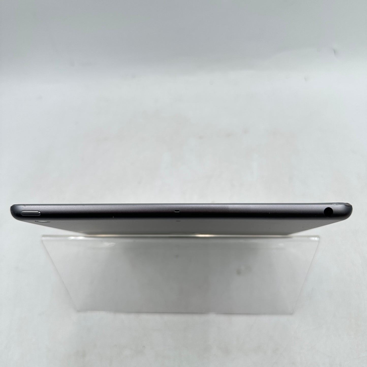 WiFi Only Apple iPad Air 1st Gen 32GB Space Gray MD786LL/B