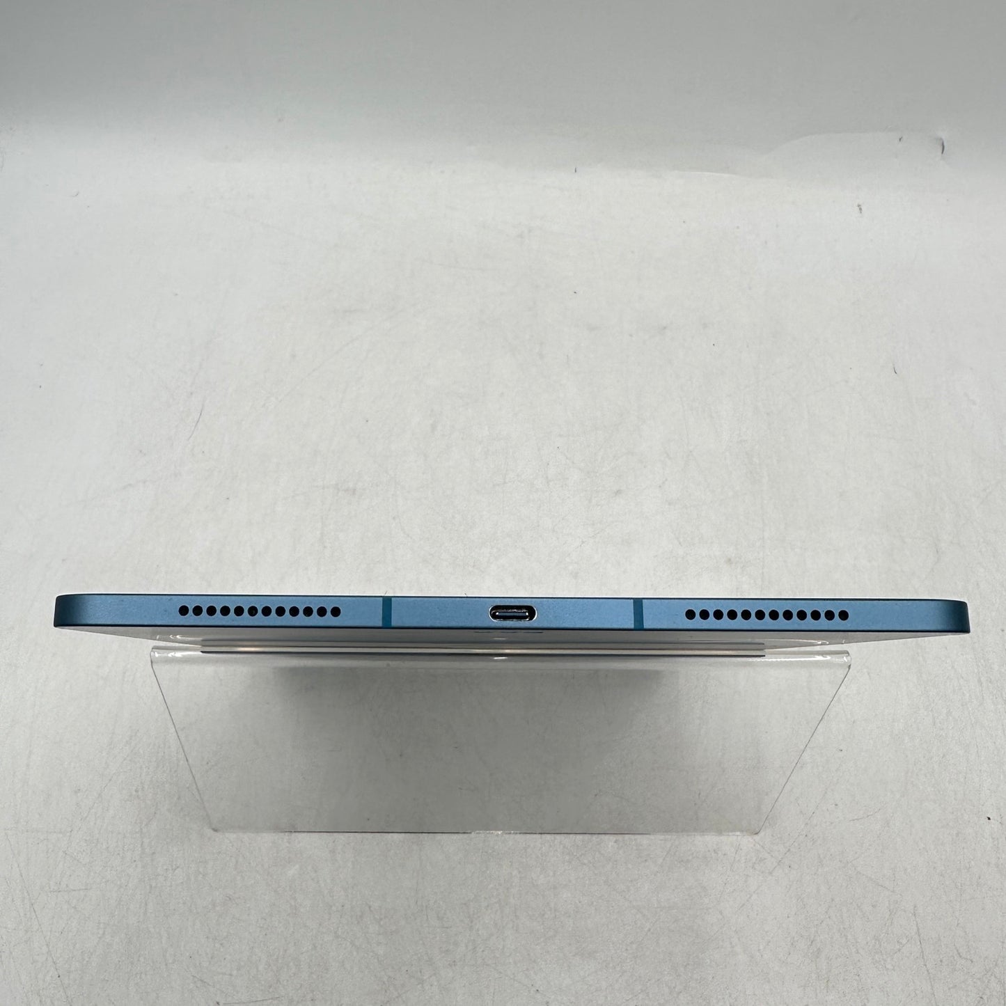 Unlocked Apple iPad Air 5th Gen 256GB Blue MM733LL/A