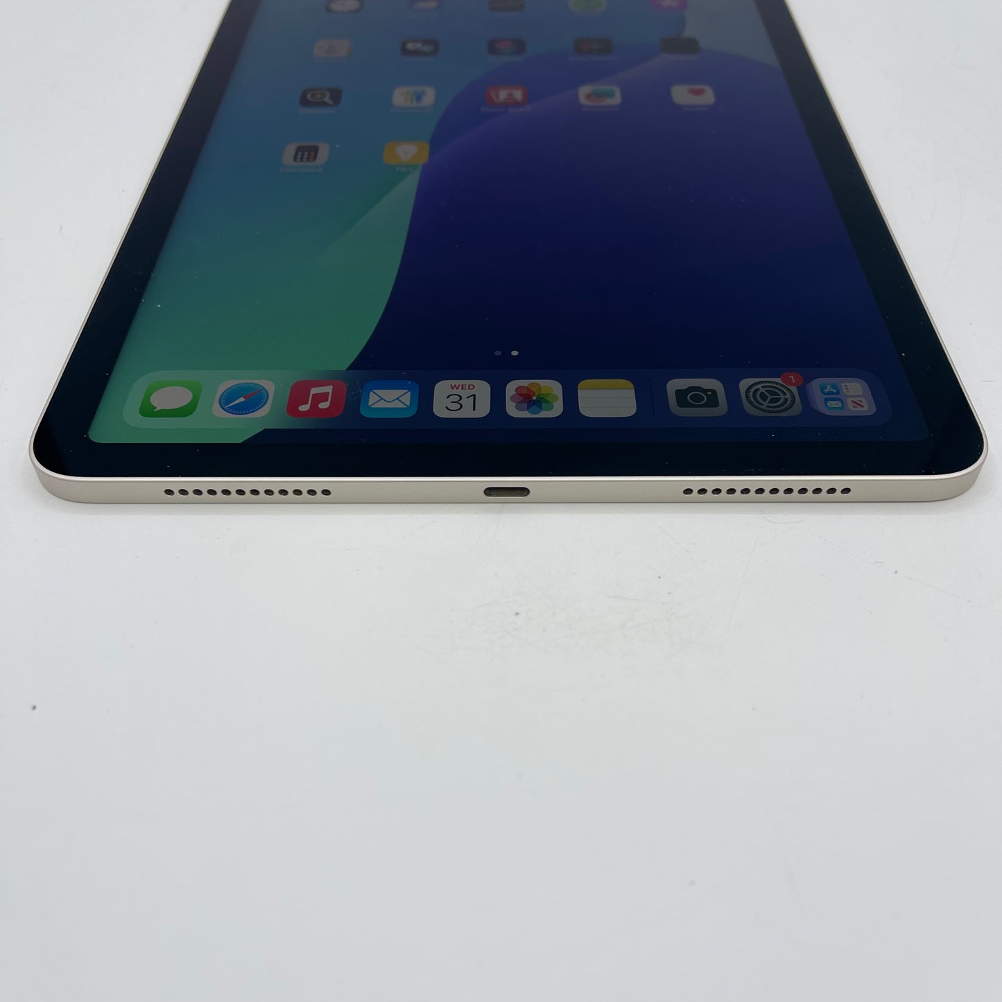 WiFi Only Apple iPad Air 5th Gen 64GB Starlight MM9F3LL/A