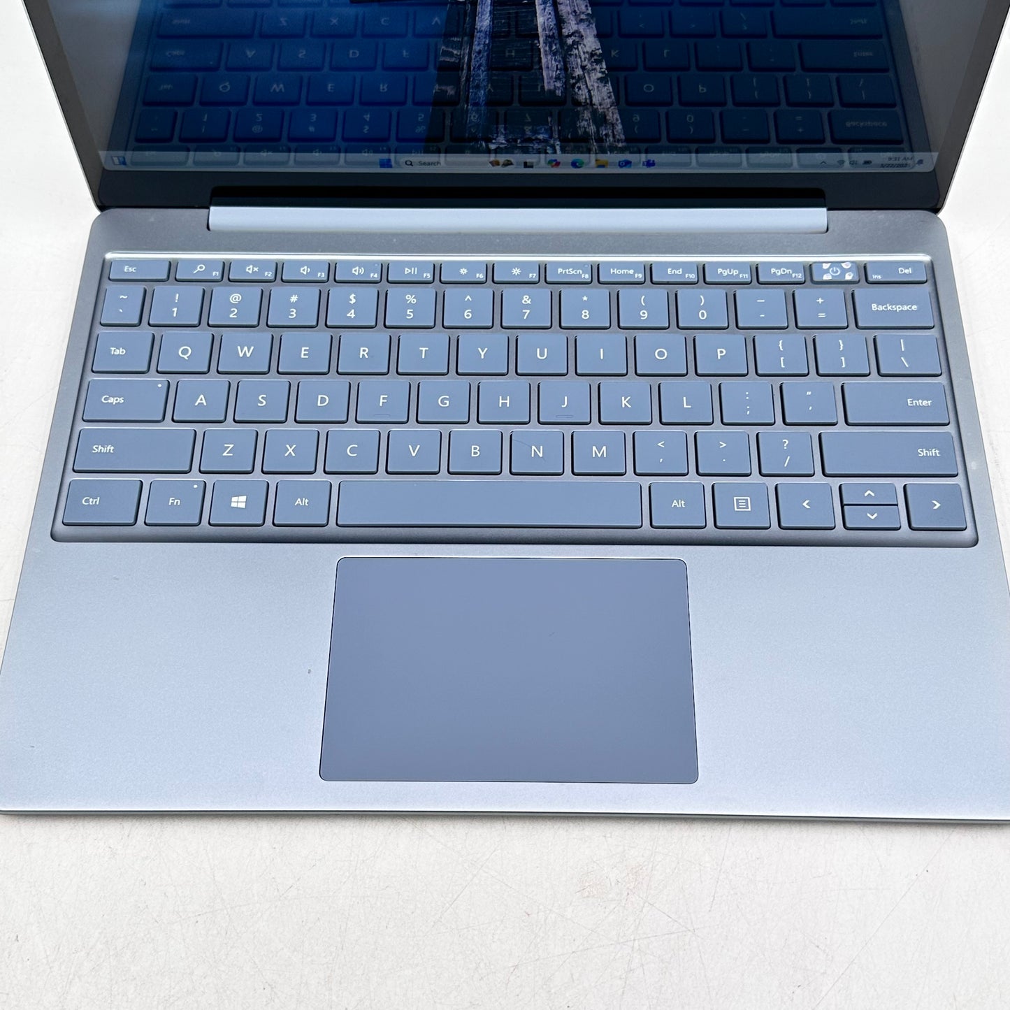 Microsoft Surface Go 1943 12.4" i5-1035G1 1.0GHz 8GB RAM 128GB SSD + Charger
