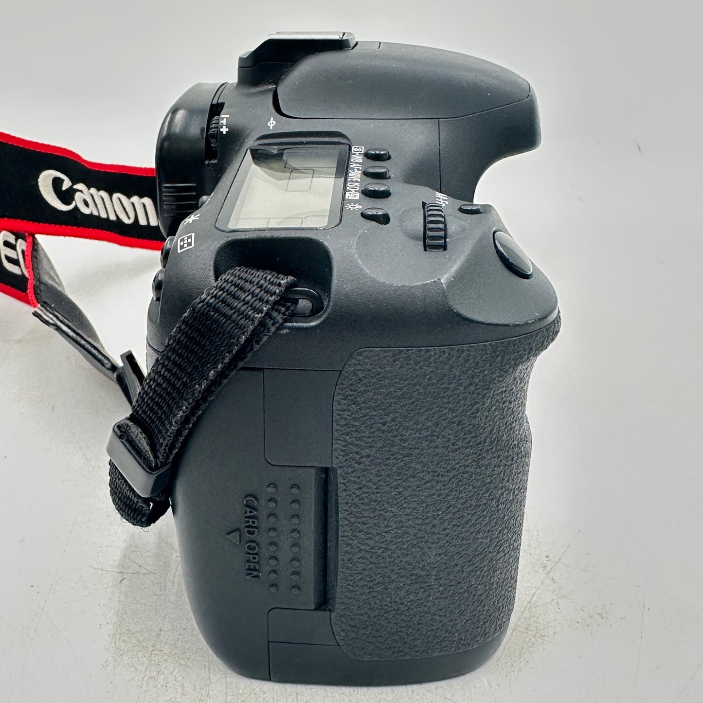 Canon EOS 7D 18.0MP Digital SLR Camera 47463 SC w/ 18-55mm Lens & Extras