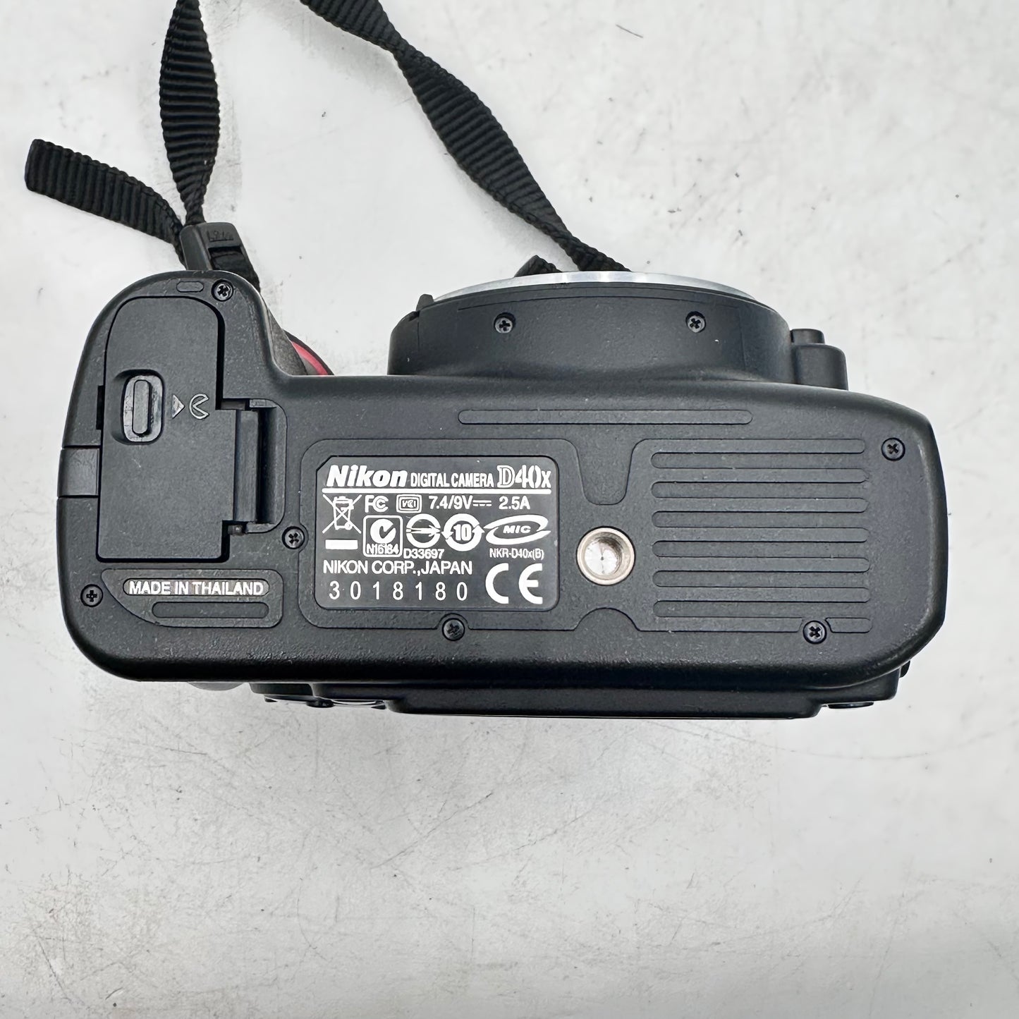 Nikon D40x 10.2MP DSLR Camera 9991 SC w/ 18-135mm Lens