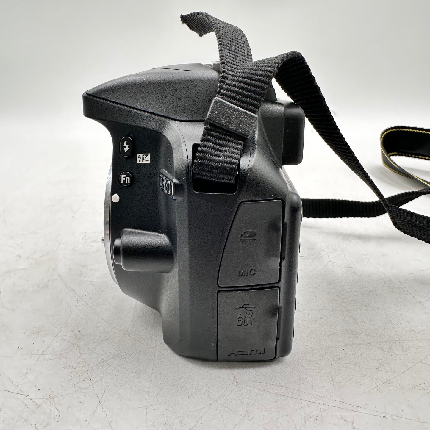 Nikon D3300 24.2MP DSLR Camera 33296SC + AF-S Nikkor 18-55mm Lens