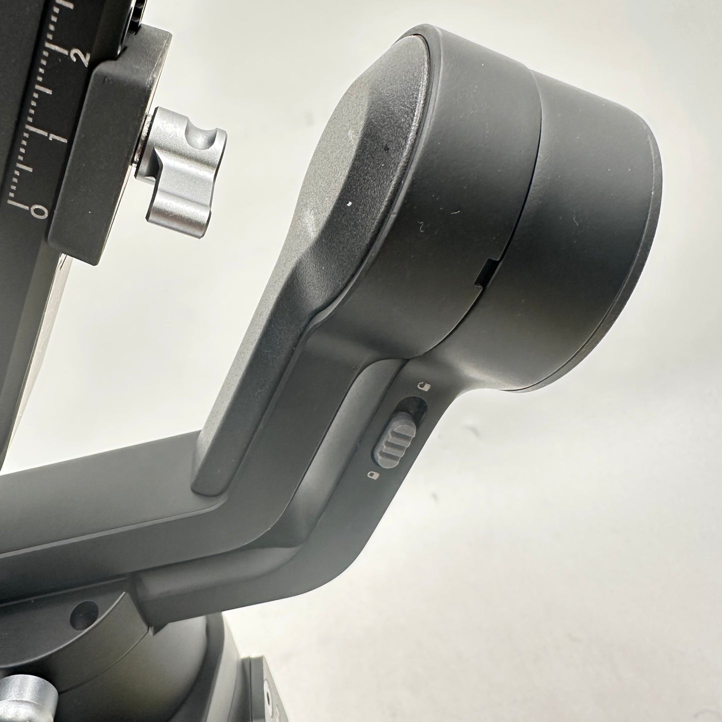 DJI Ronin SC 3-Axis Gimbal Camera Stabilizer R18