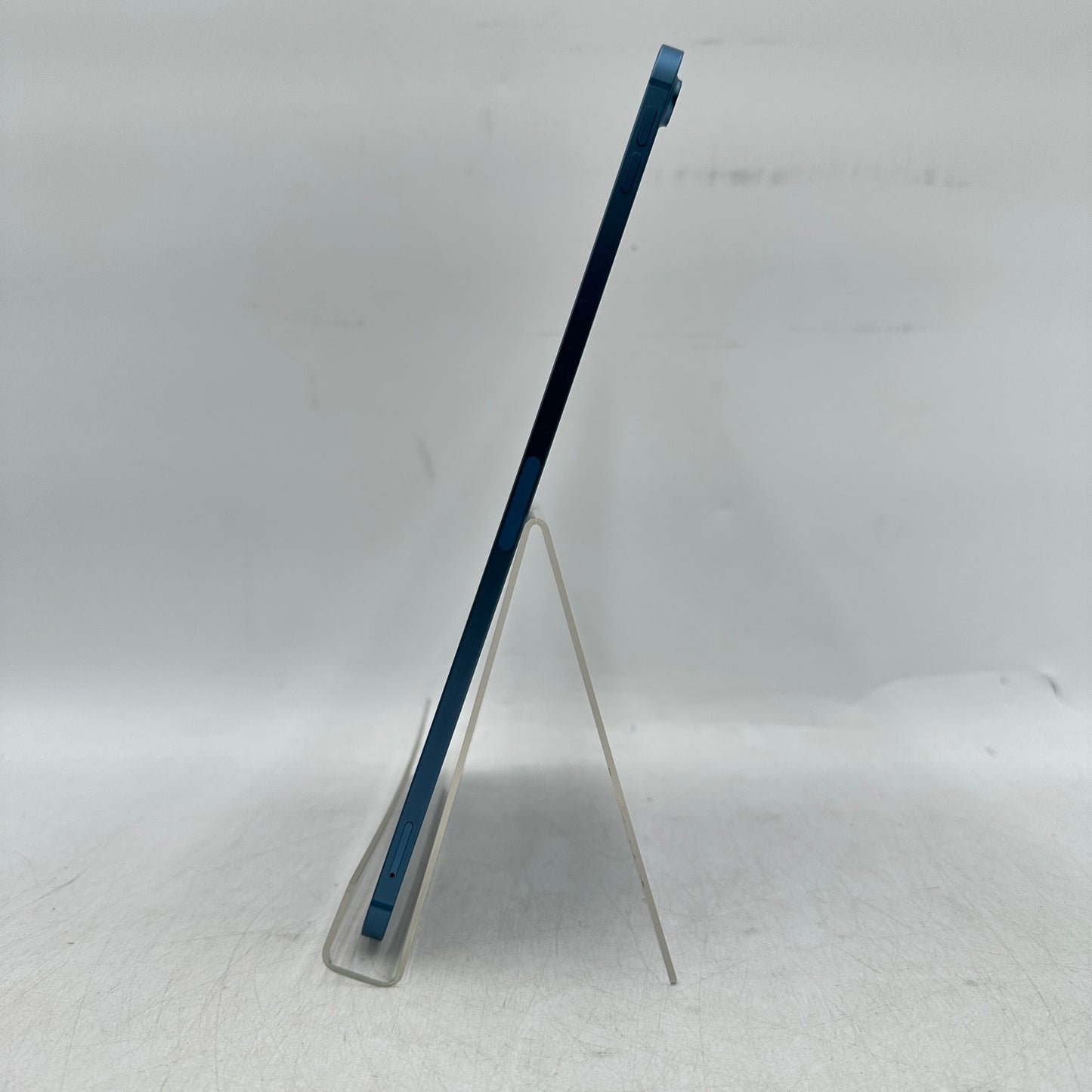 Unlocked Apple iPad Air 5th Gen 256GB Blue MM733LL/A