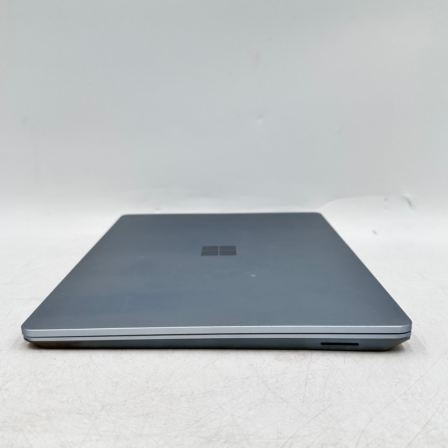 Microsoft Surface Go 1943 12.4" i5-1035G1 1.0GHz 8GB RAM 128GB SSD + Charger