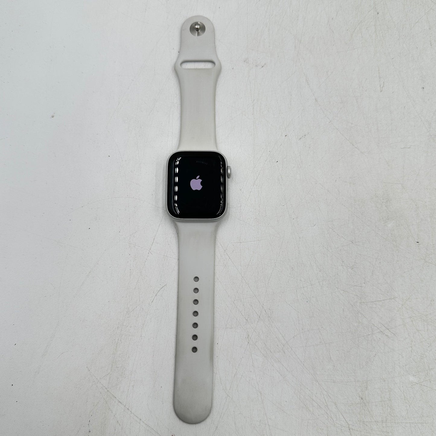 Unlocked Apple Watch SE 2nd Gen 44MM Silver Aluminum w/ White Sport Band MNU13LL/A