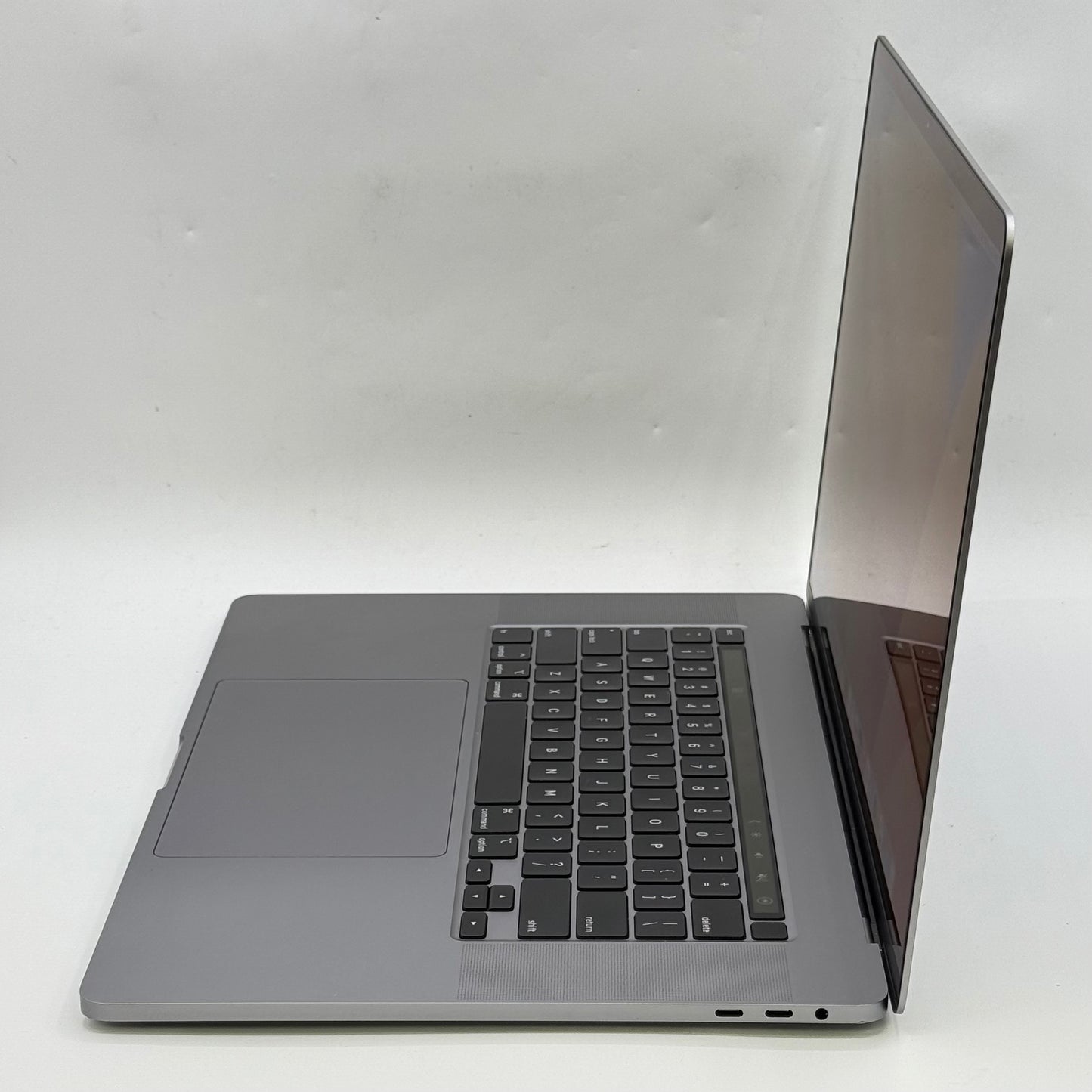 2019 Apple MacBook Pro 16" i9 2.4GHz 32GB RAM 1TB SSD Silver A2141