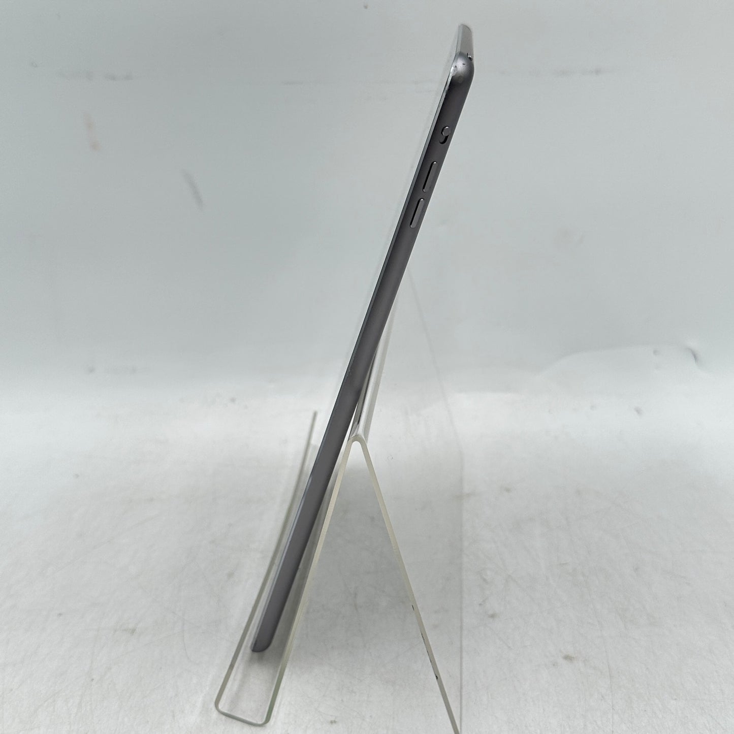 WiFi Only Apple iPad Air 1st Gen 32GB Space Gray MD786LL/B