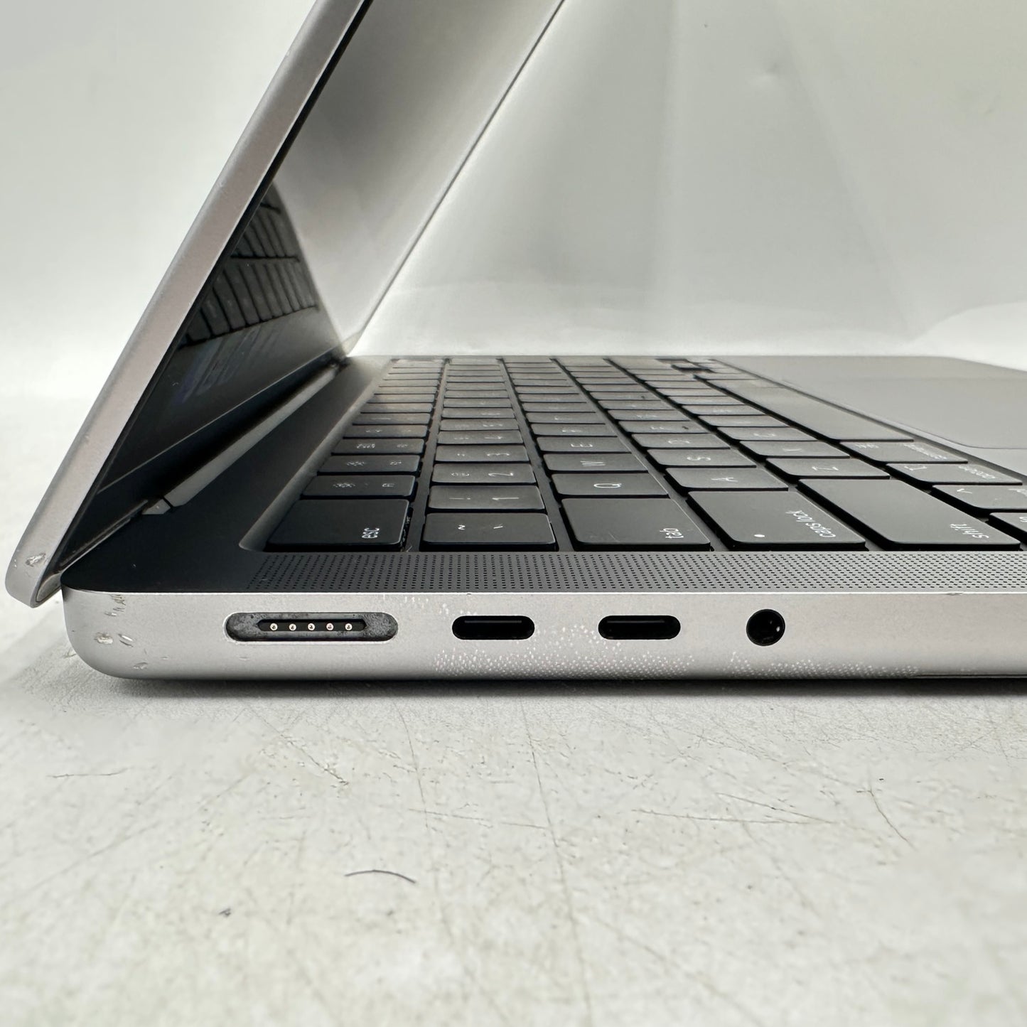 2021 Apple MacBook Pro 14" M1 Pro 14C GPU 3.2GHz 16GB RAM 512GB SSD A2442