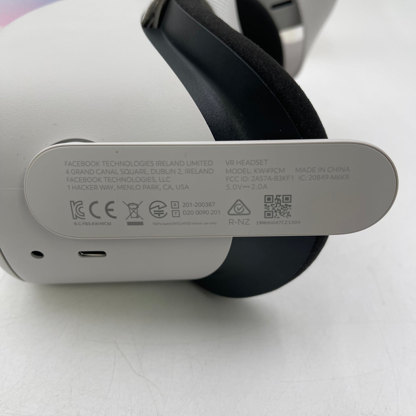 Oculus Quest 2 256GB Standalone All-in-One VR Headset KW49CM