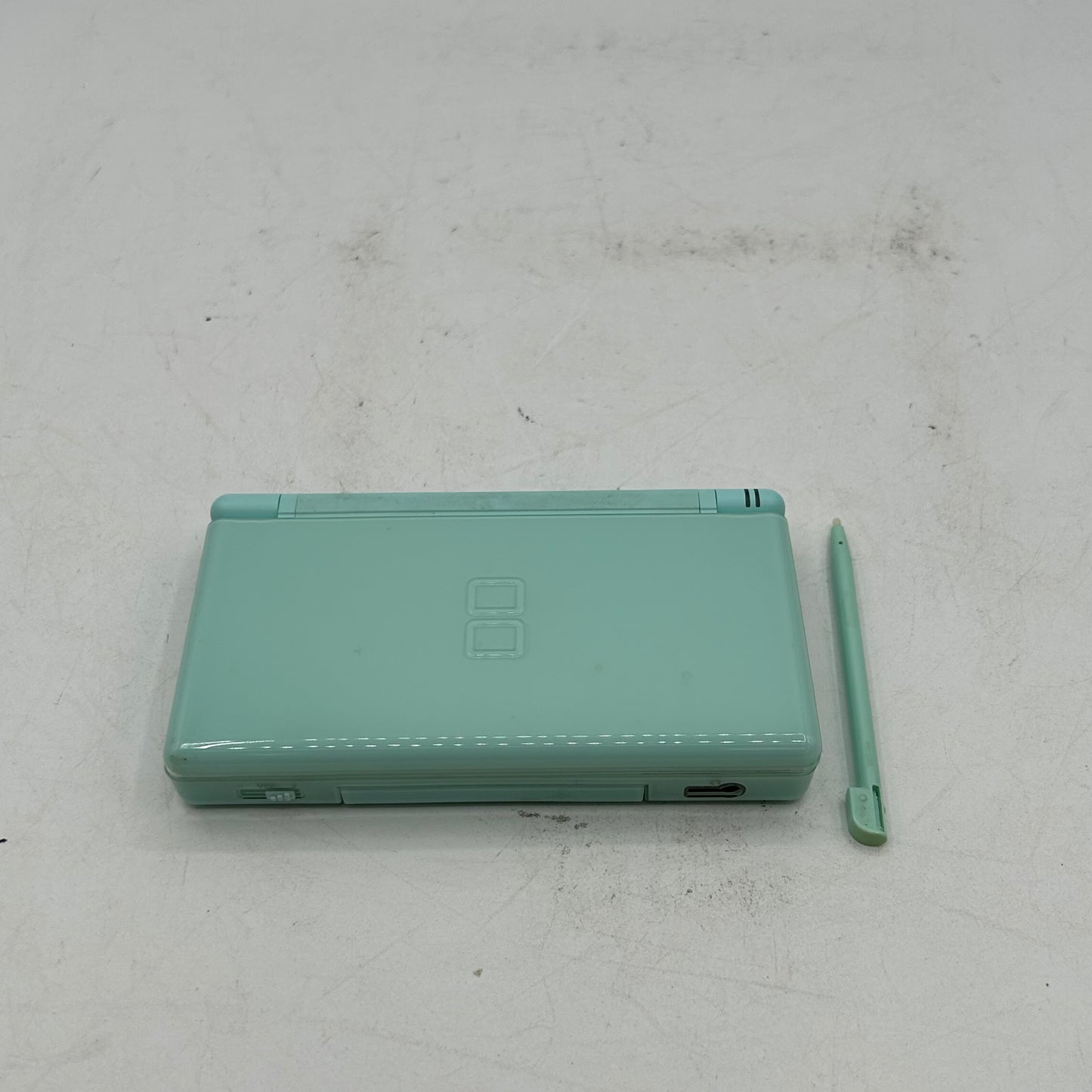USG-001 (Nintendo DS Lite, 2006)