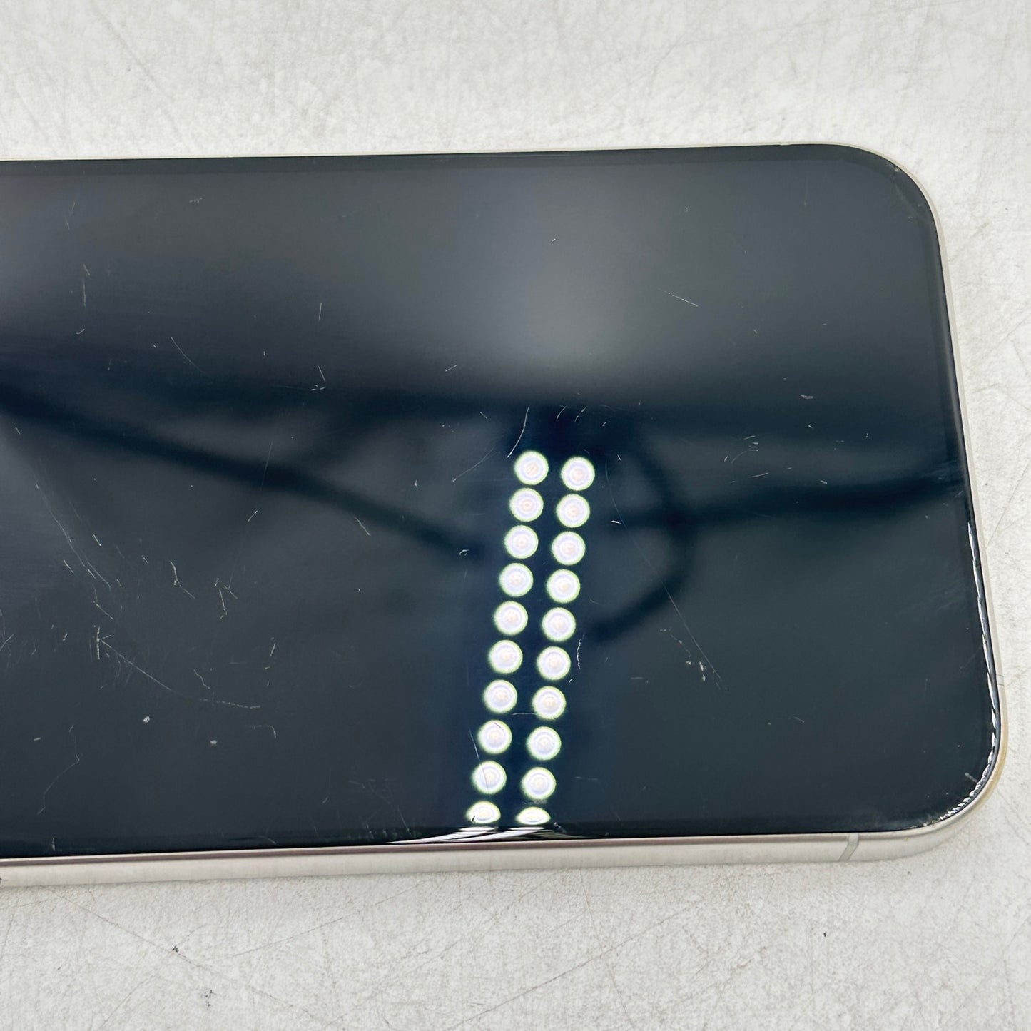 Unlocked Apple iPhone 15 Pro Max 256GB 18.5 White MU673LL/A FAIR READ