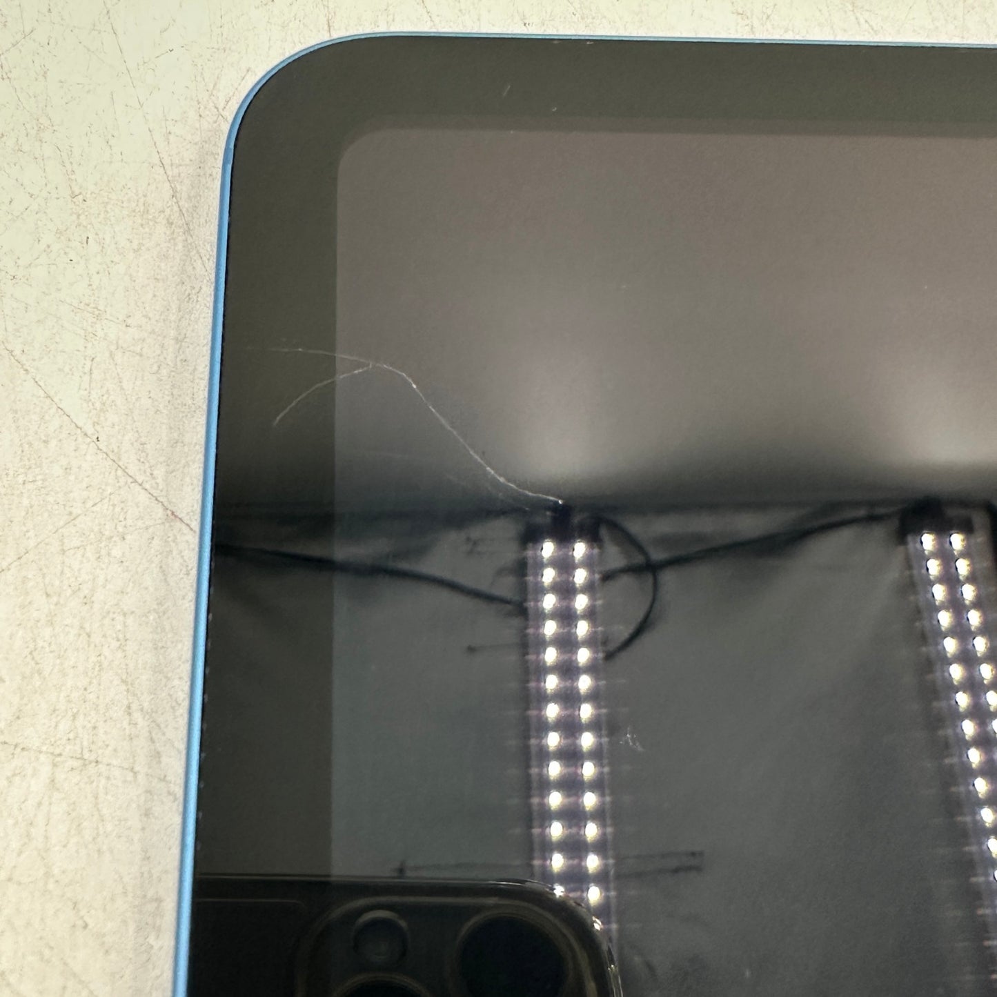 WiFi Only Apple iPad 10th Gen 64GB 18.6.2 Blue MQ6K3LL/A