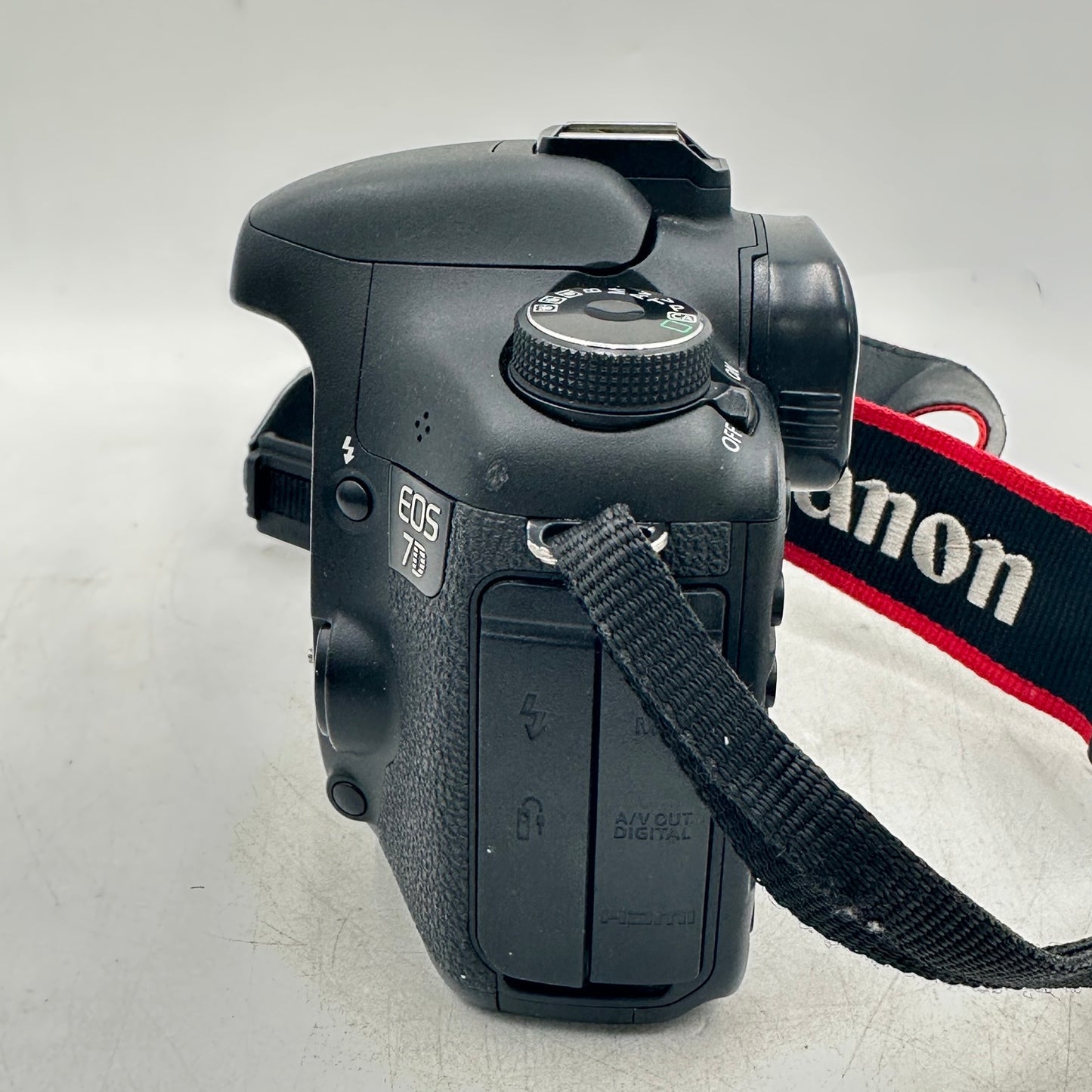 Canon EOS 7D 18.0MP Digital SLR Camera 47463 SC w/ 18-55mm Lens & Extras