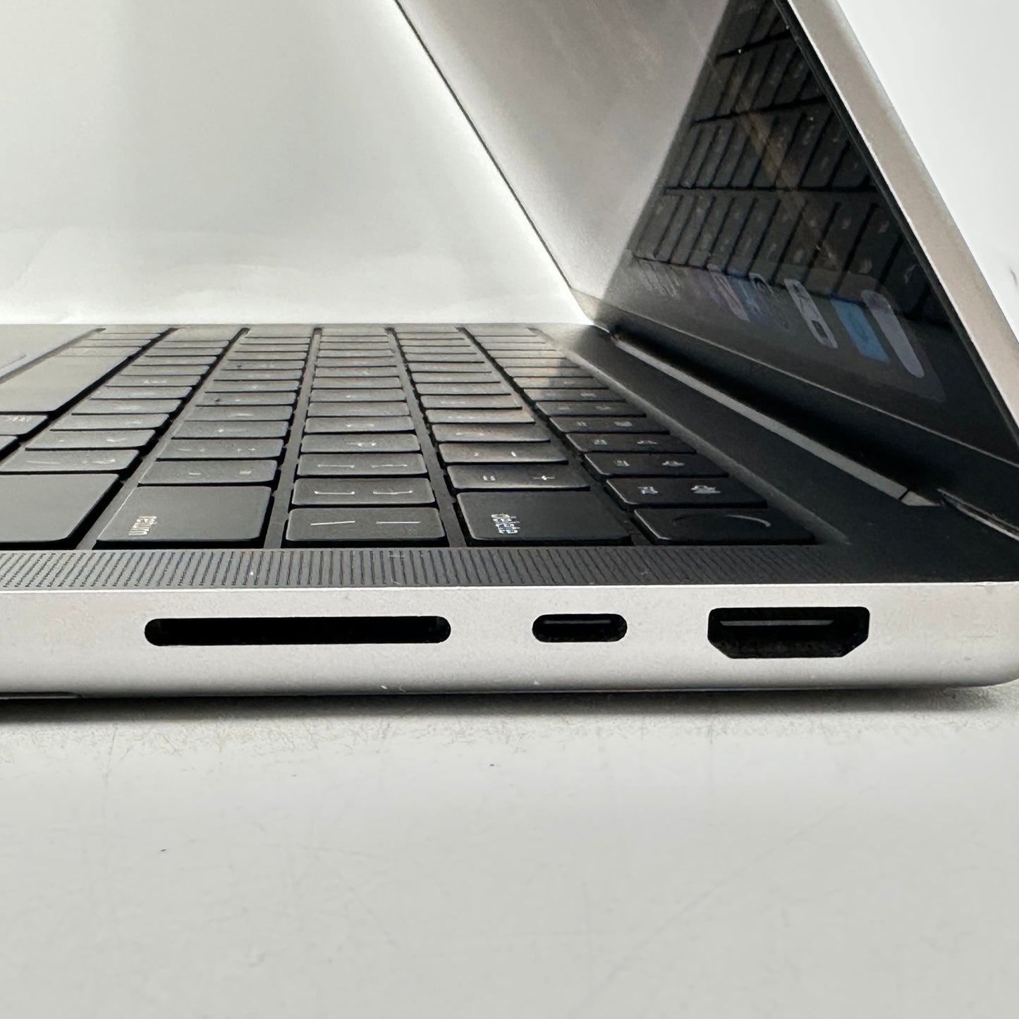2021 Apple MacBook Pro 14" M1 Pro 14C GPU 3.2GHz 16GB RAM 512GB SSD A2442