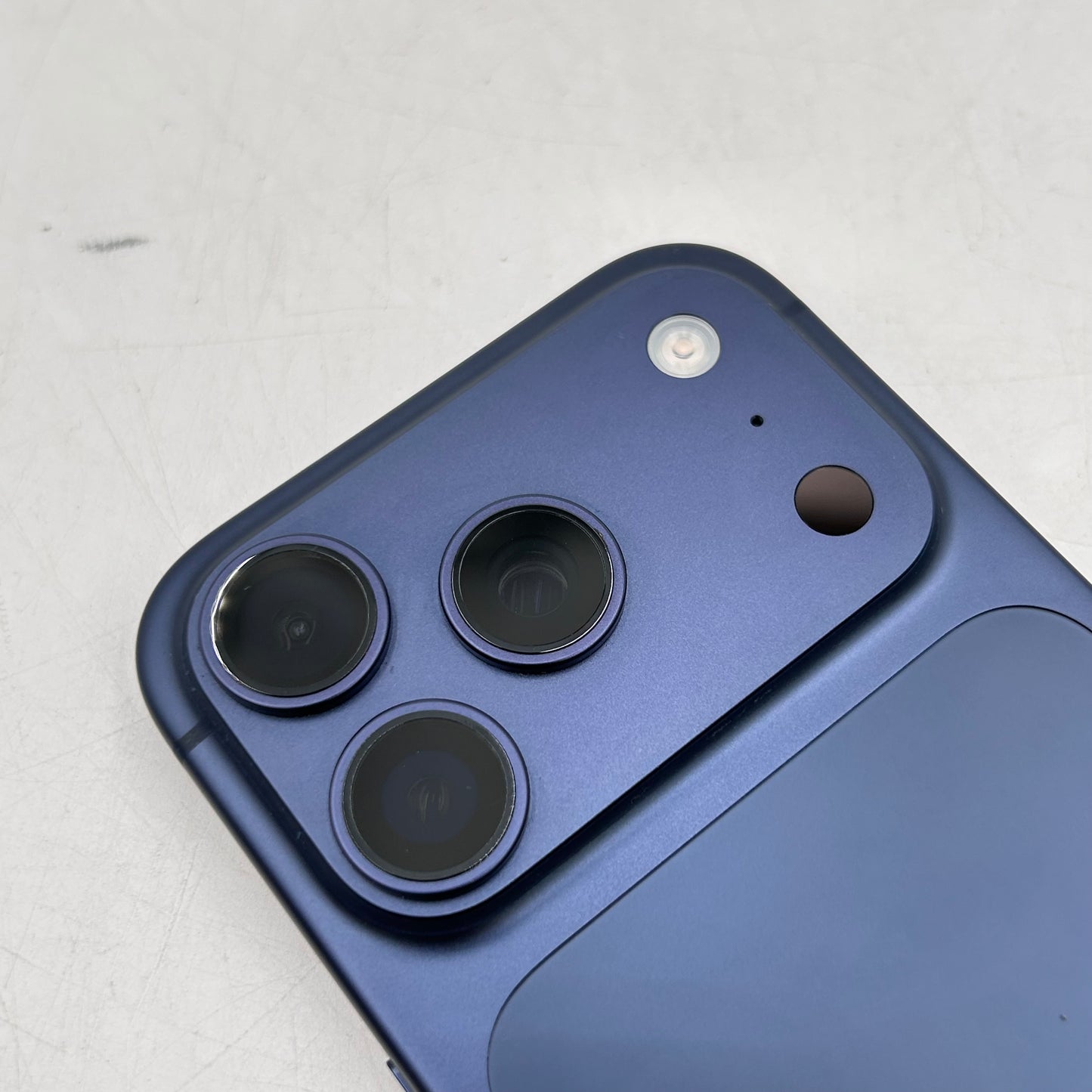 Factory Unlocked Apple iPhone 17 Pro 512GB Deep Blue MG7Q4LL/A