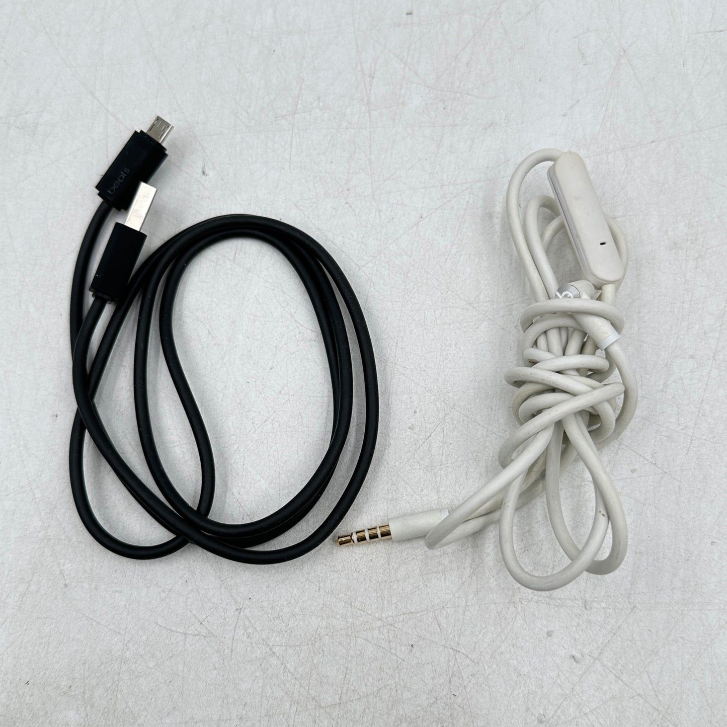 Beats Solo3 Wireless Over-Ear Bluetooth Headphones White A1796