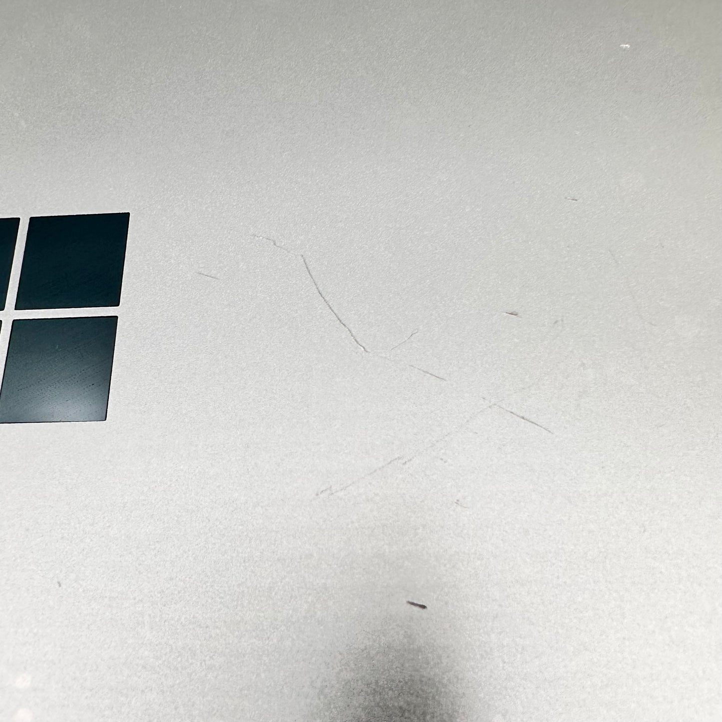 Microsoft Surface Go 1943 12.4" i5-1035G1 1.0GHz 8GB RAM 128GB SSD + Charger