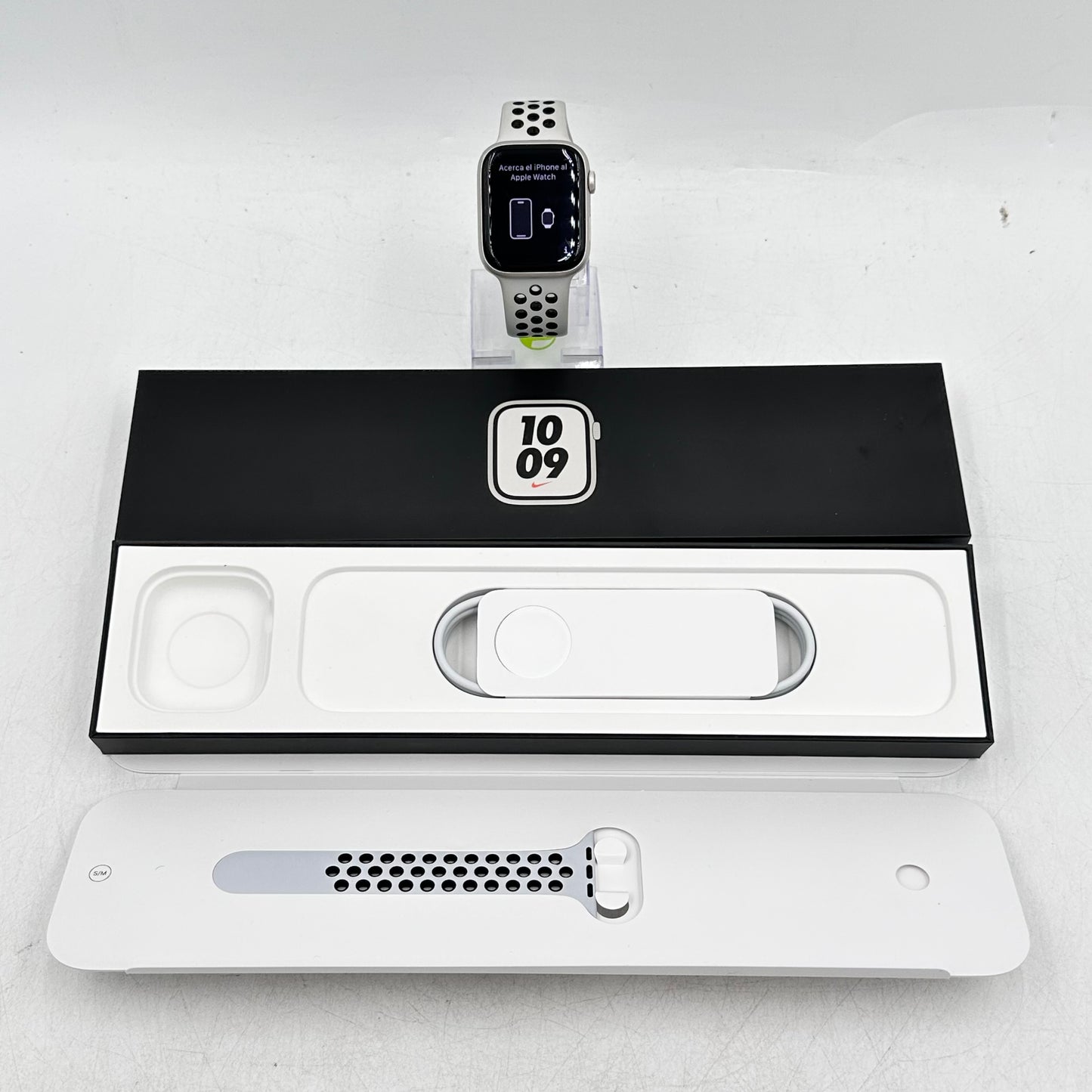 Factory Unlocked Apple Watch Nike Series 7 45MM Starlight Aluminum + Extras READ