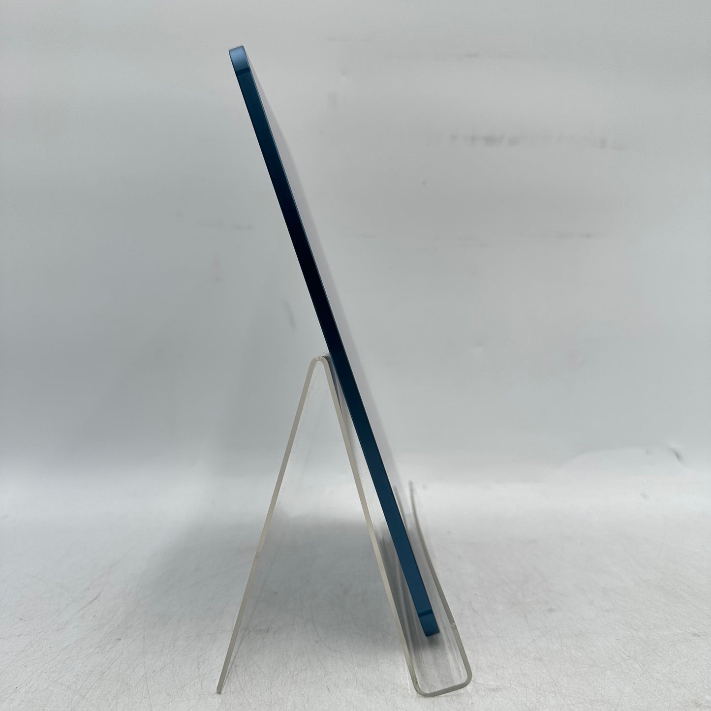 Unlocked Apple iPad Air 5th Gen 256GB Blue MM733LL/A