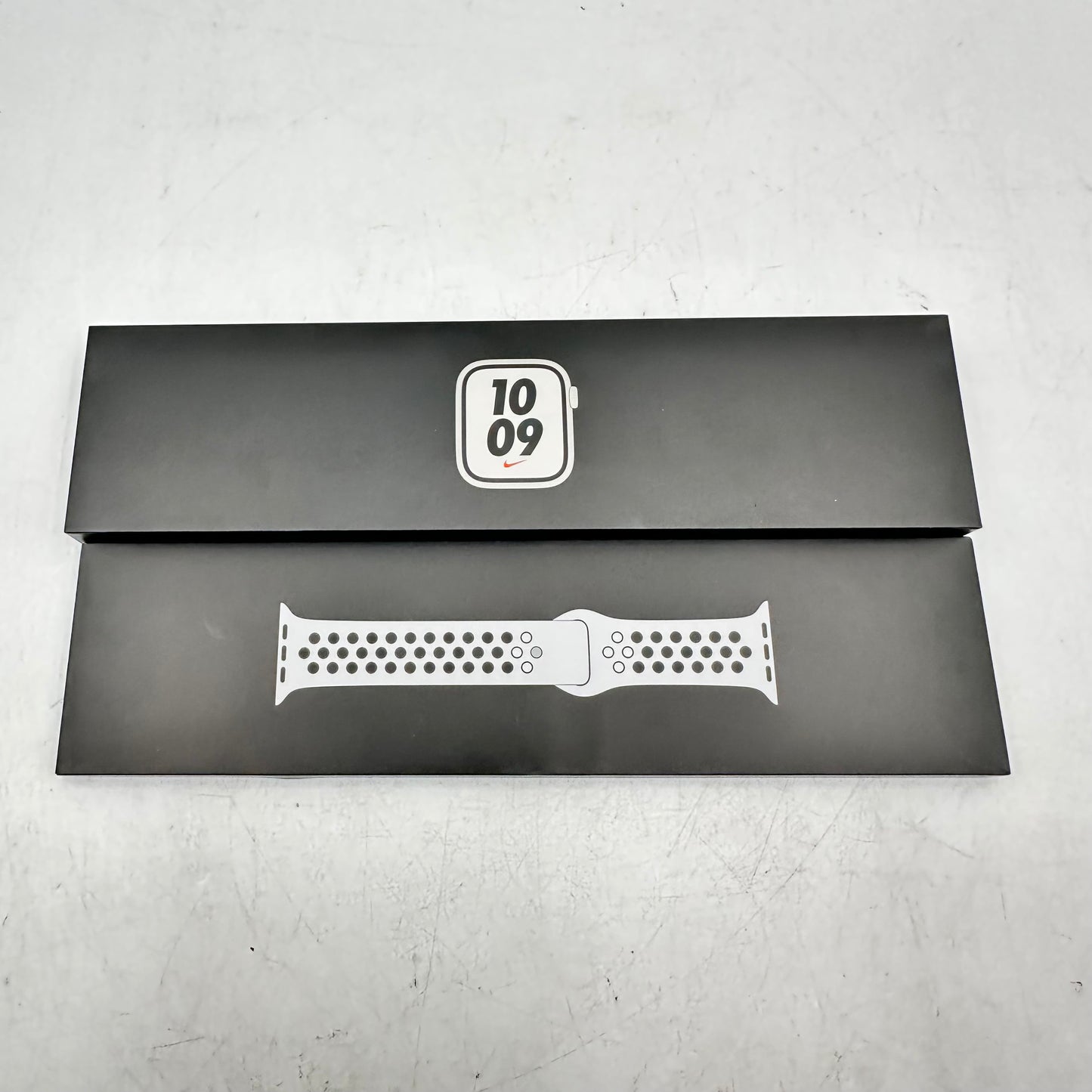 Factory Unlocked Apple Watch Nike Series 7 45MM Starlight Aluminum + Extras READ
