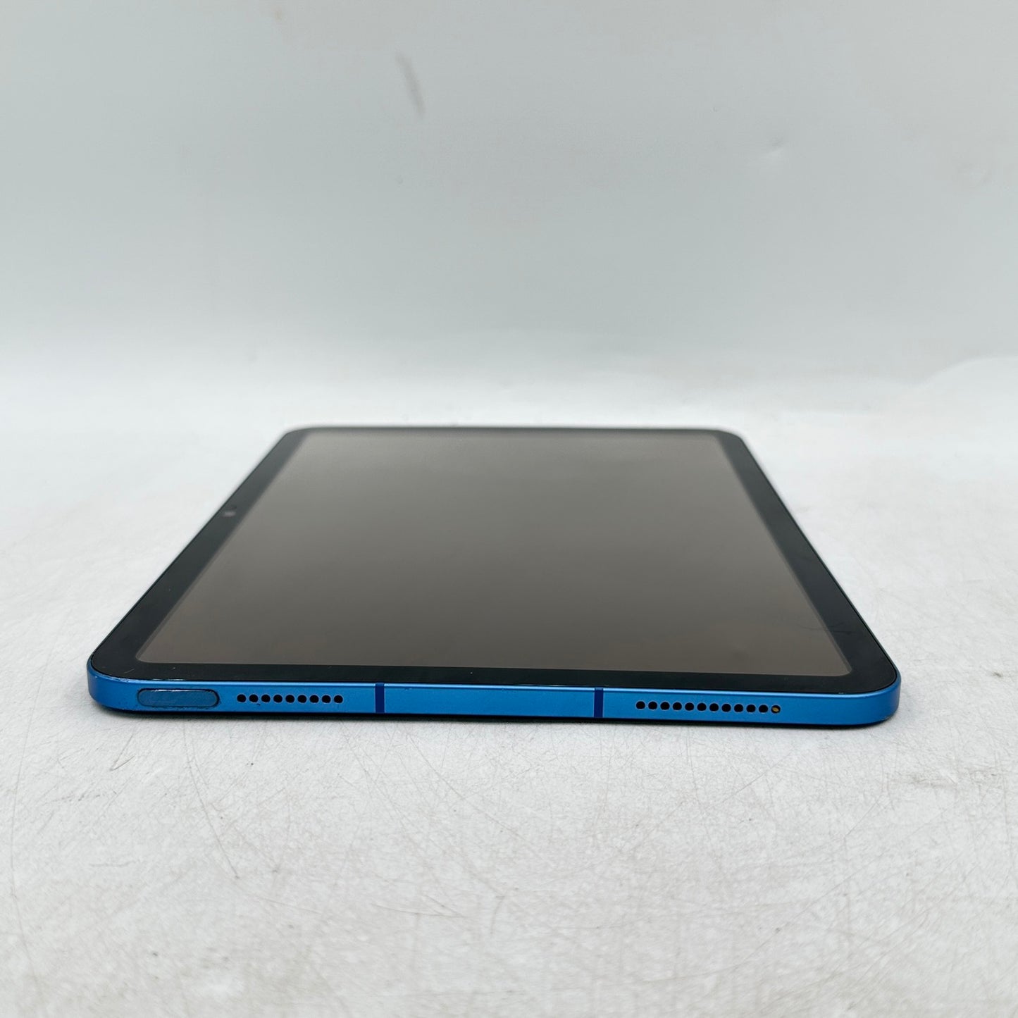 WiFi Only Apple iPad 10th Gen 64GB 18.6.2 Blue MQ6K3LL/A