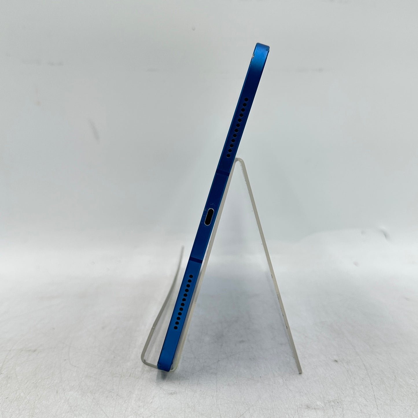 WiFi Only Apple iPad 10th Gen 64GB 18.6.2 Blue MQ6K3LL/A