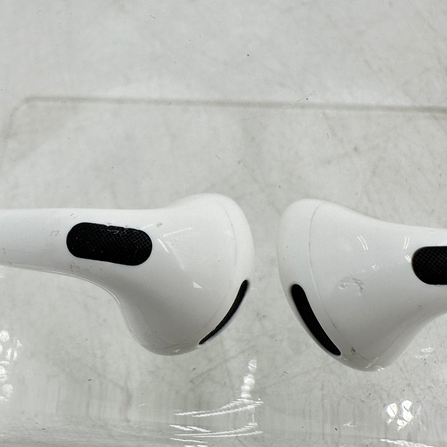 Apple AirPods 4th Gen with Charging Case A3053 A3050 A3058 MXP93LL/A