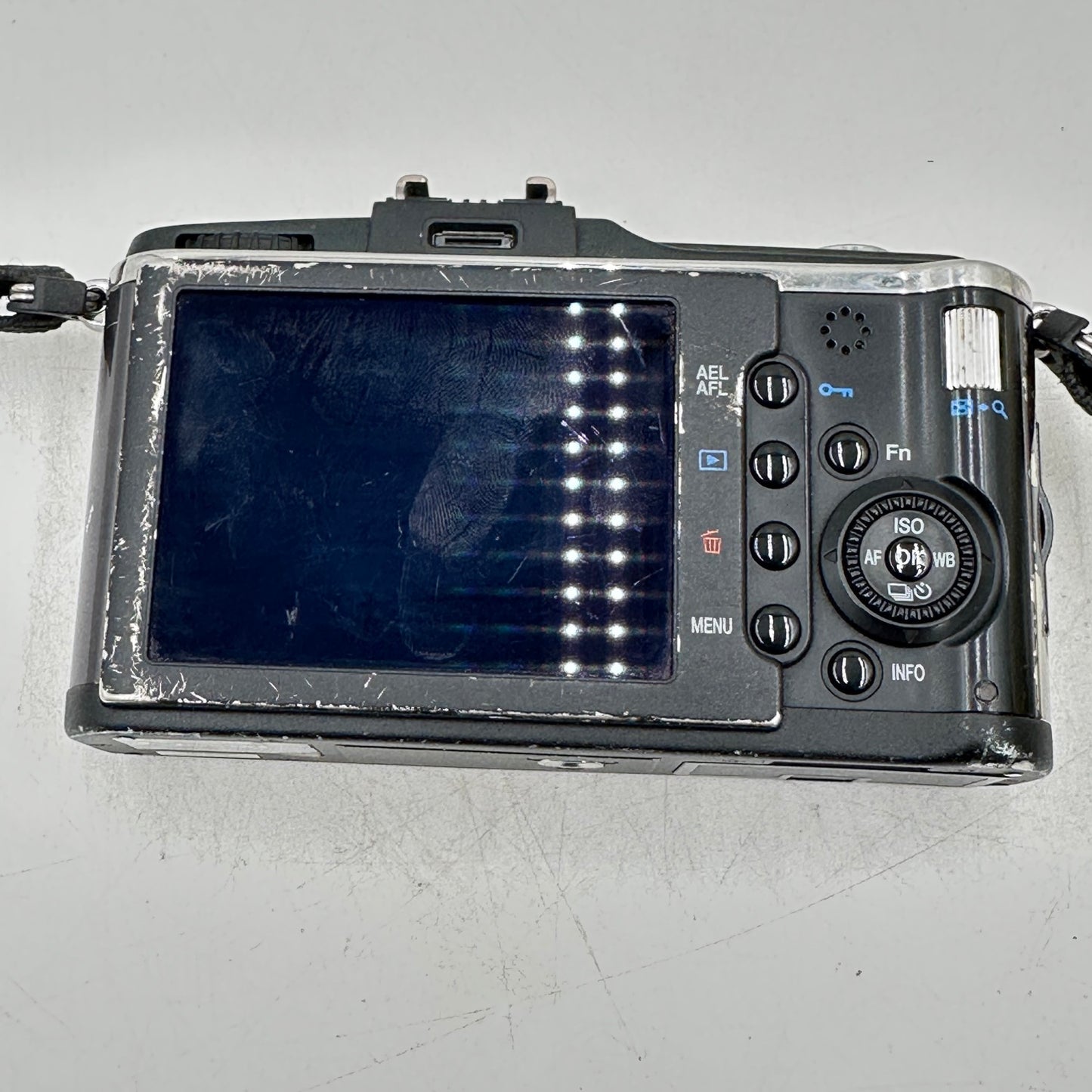 Olympus Pen E-P2 12.3MP Micro-FourThirds Mirrorless Camera 28460 SC READ
