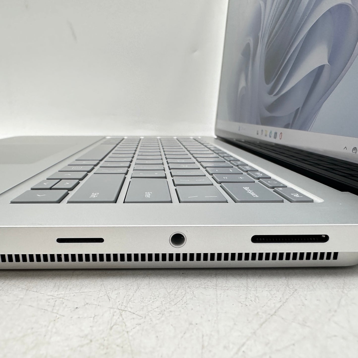 Microsoft Surface Laptop Studio 2 2029 i7-13700H 2.9GHz 32GB RAM 1TB SSD RTX4050