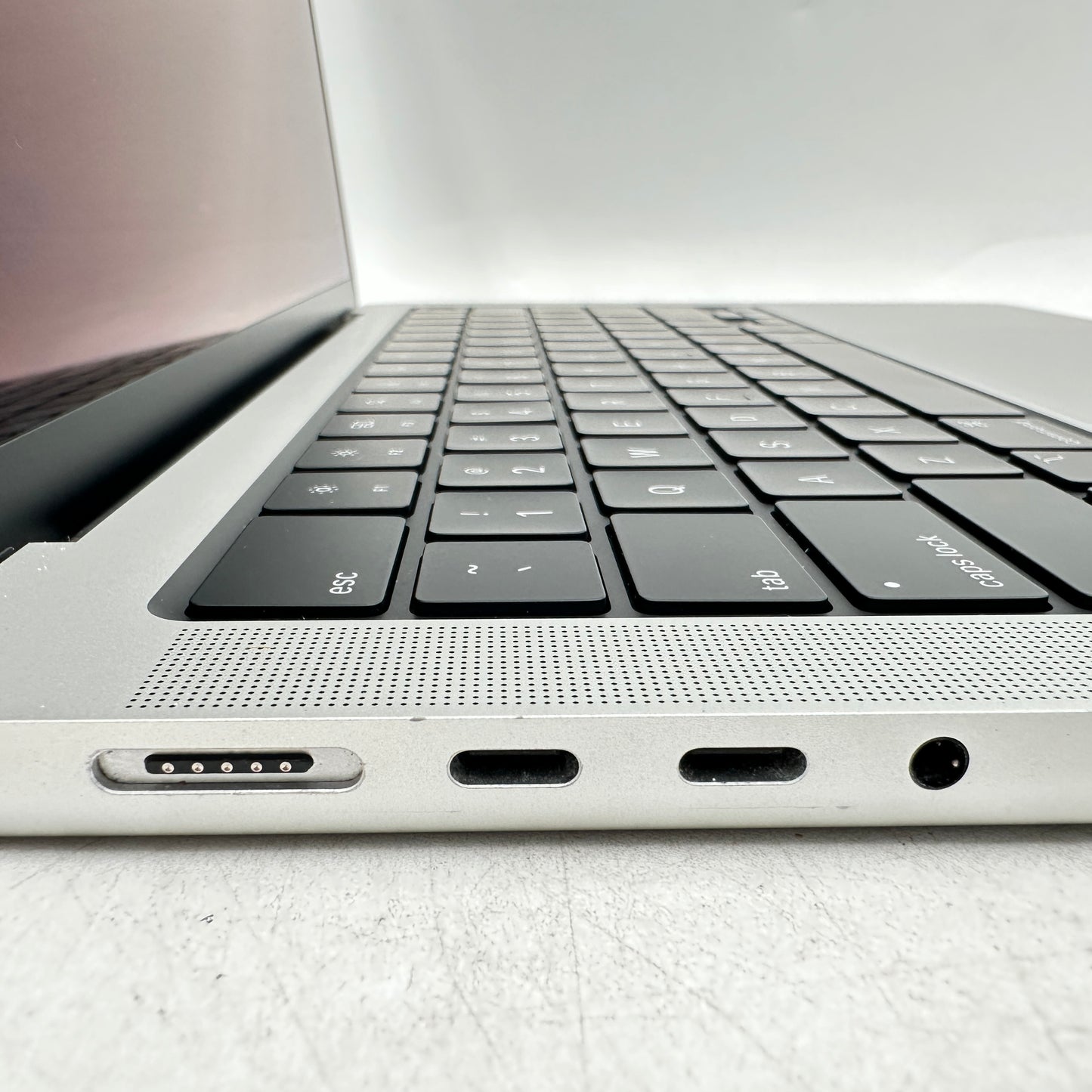 2023 Apple MacBook Pro 14" M3 10C GPU 4.0GHz 8GB RAM 512GB SSD MR7J3LL/A