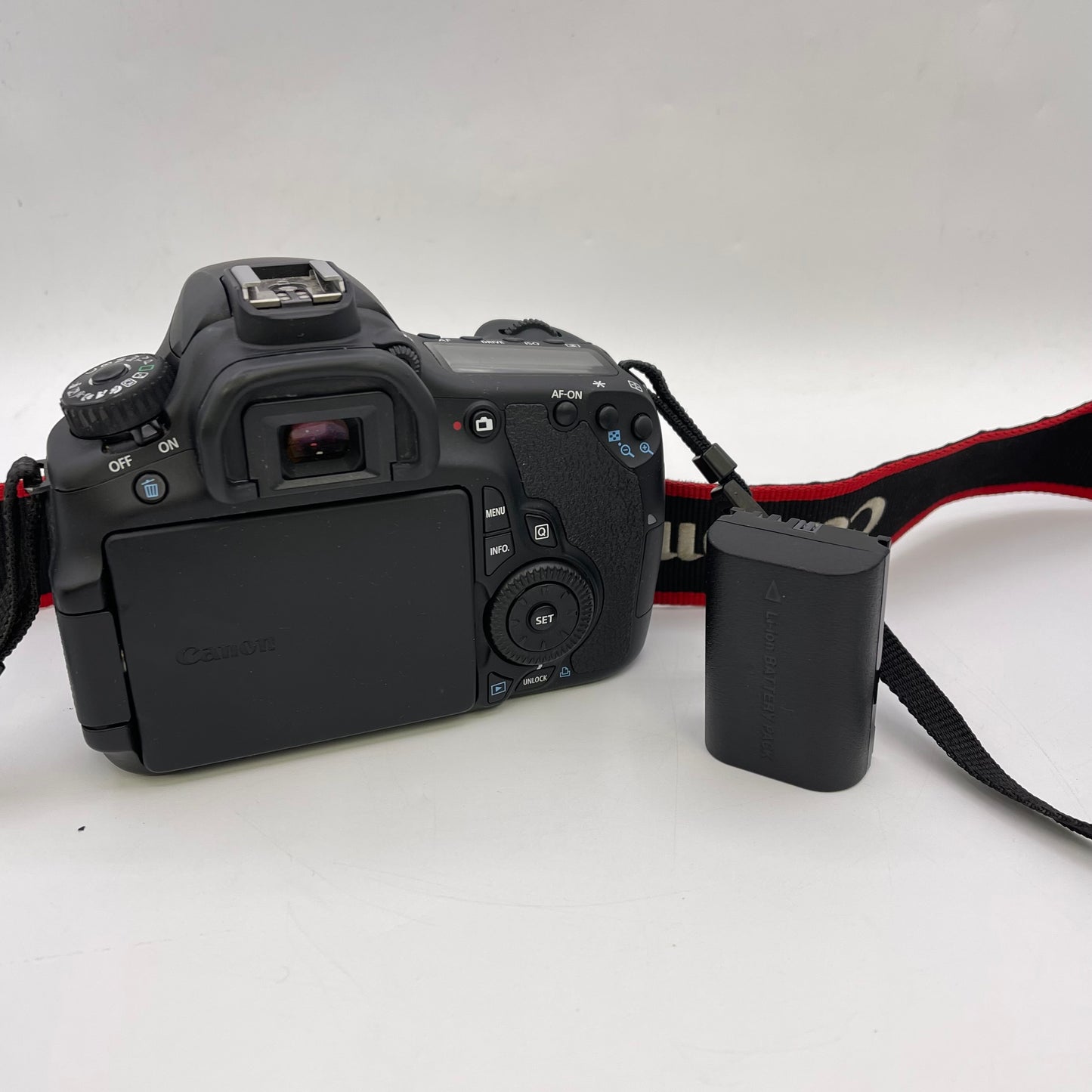 Canon EOS 60D 18.0MP Digital SLR DSLR Camera