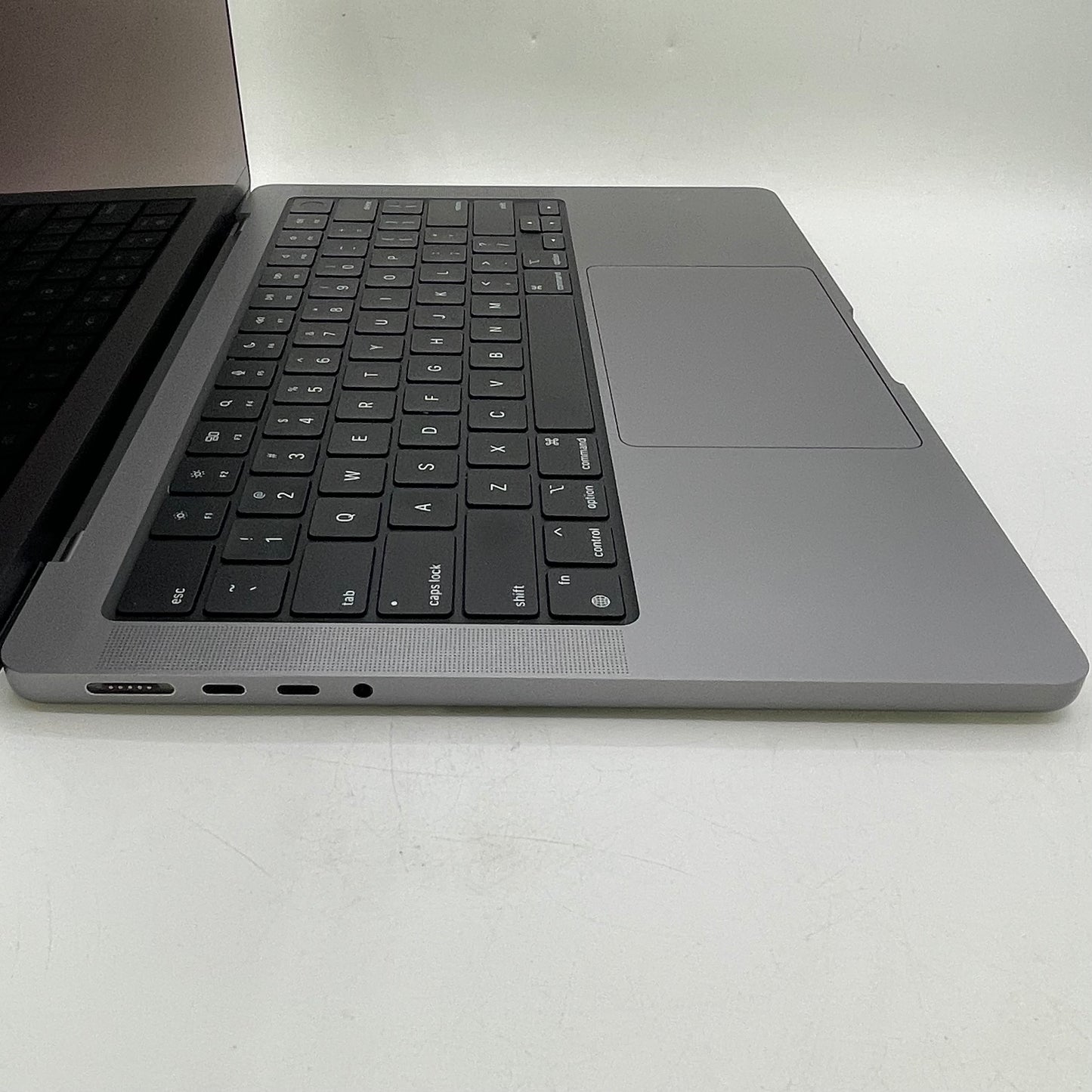 Broken 2024 Apple MacBook Pro M3 8C GPU 16GB RAM 512GB SSD A2918 Read