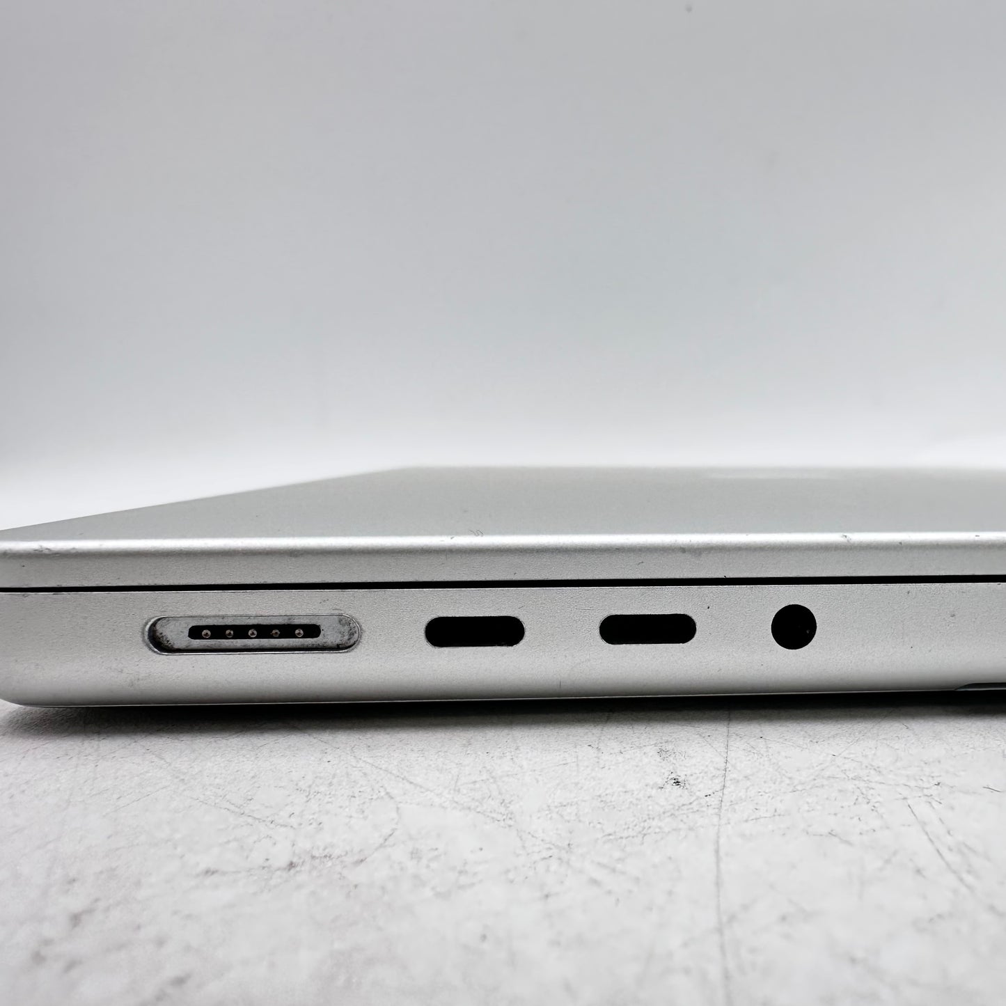 2021 Apple MacBook Pro 14" M1 Pro 14C GPU 3.2GHz 16GB RAM 512GB SSD A2442